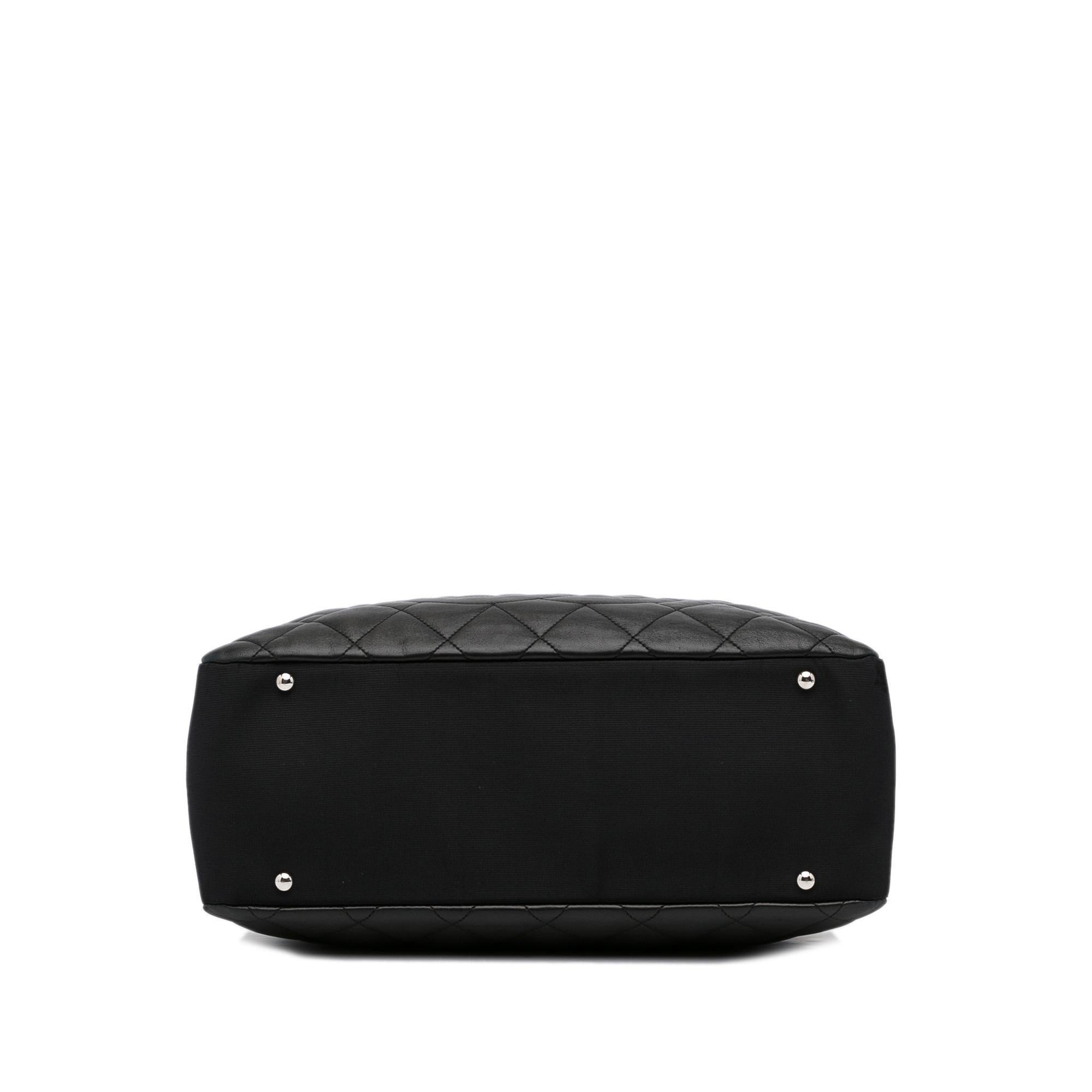 Chanel Quilted Lambskin CC Shoulder Bag (SHG-xnwCwL)