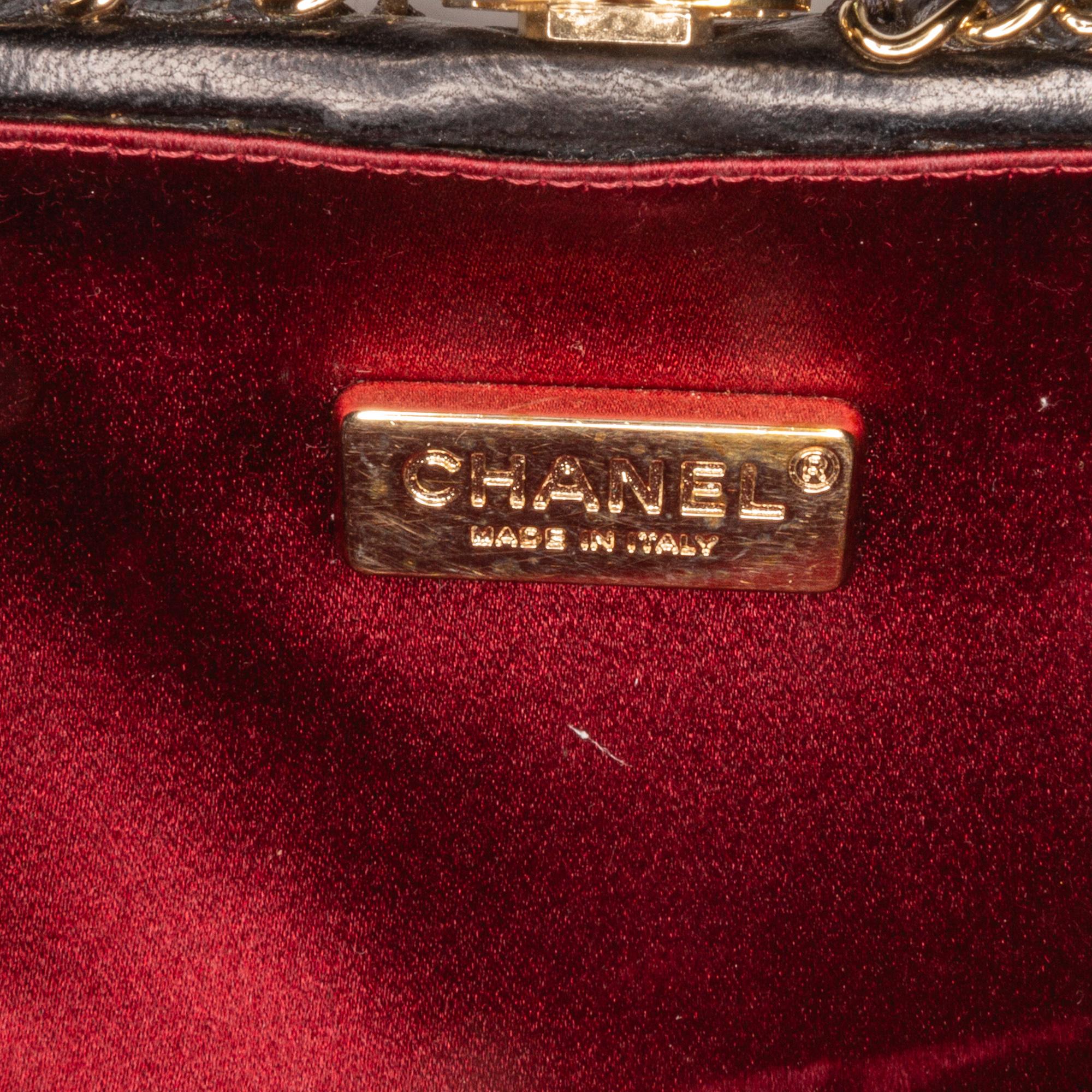 Chanel Quilted Lambskin Chain Around Clutch (SHG-vCMQzd)