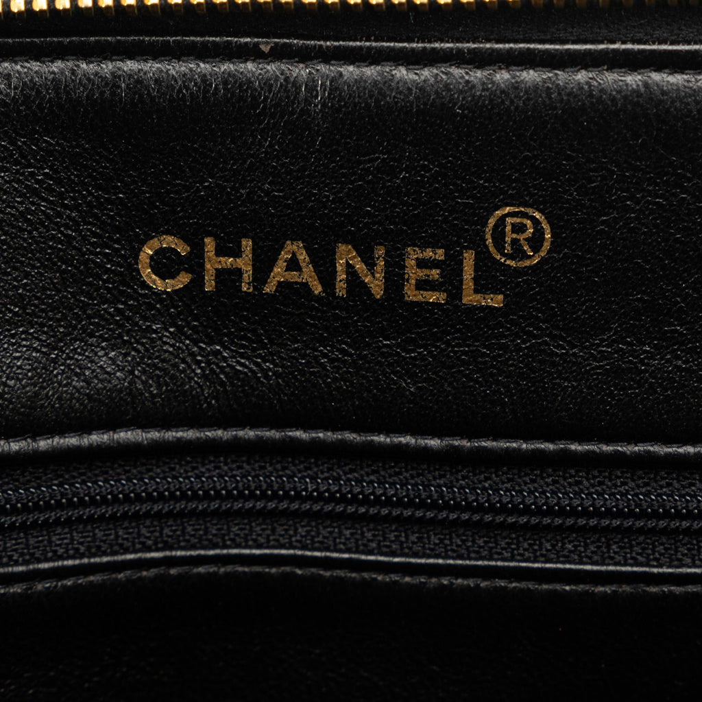 Chanel Quilted Lambskin Dome Shoulder Bag (SHG-BDgoe5)