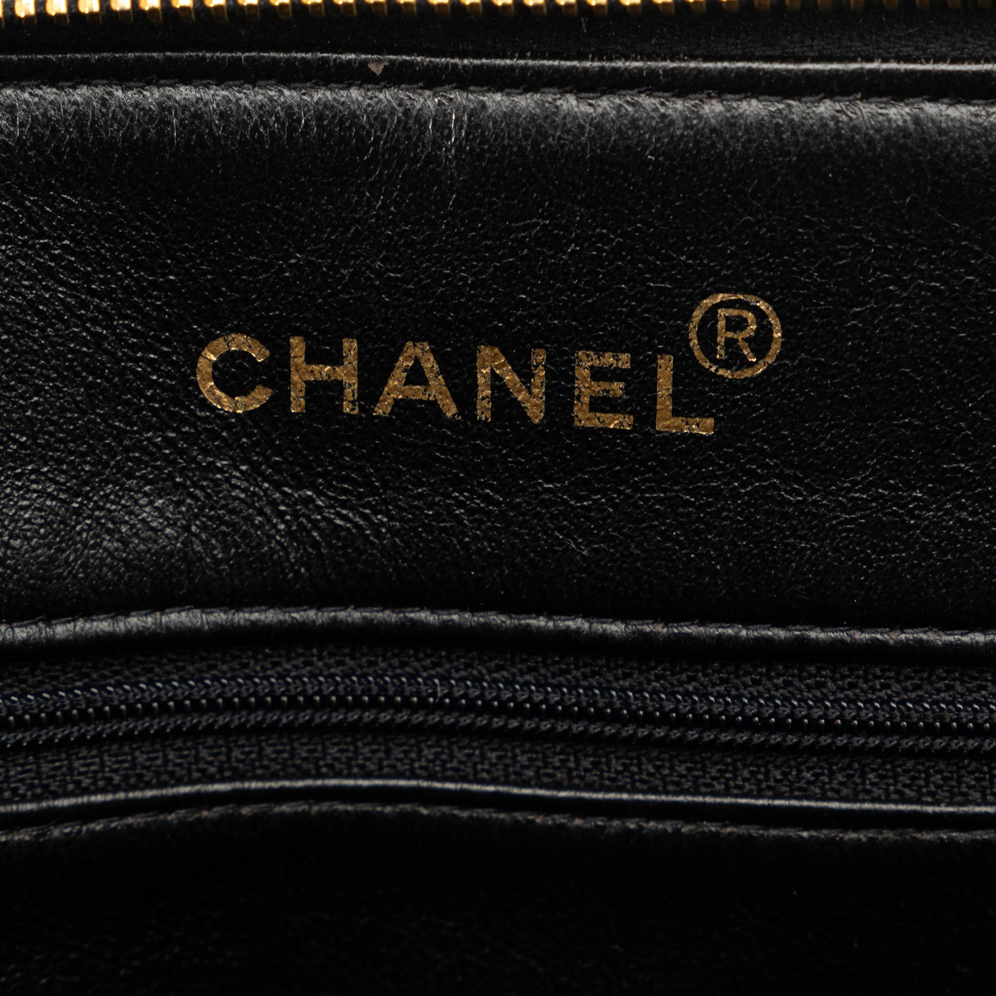 Chanel Quilted Lambskin Dome Shoulder Bag (SHG-BDgoe5)