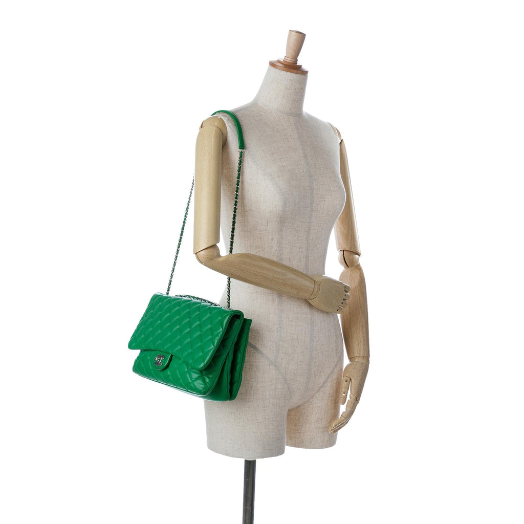 Chanel Quilted Lambskin Double Compartment Chain Flap (SHG-ylKzpw)