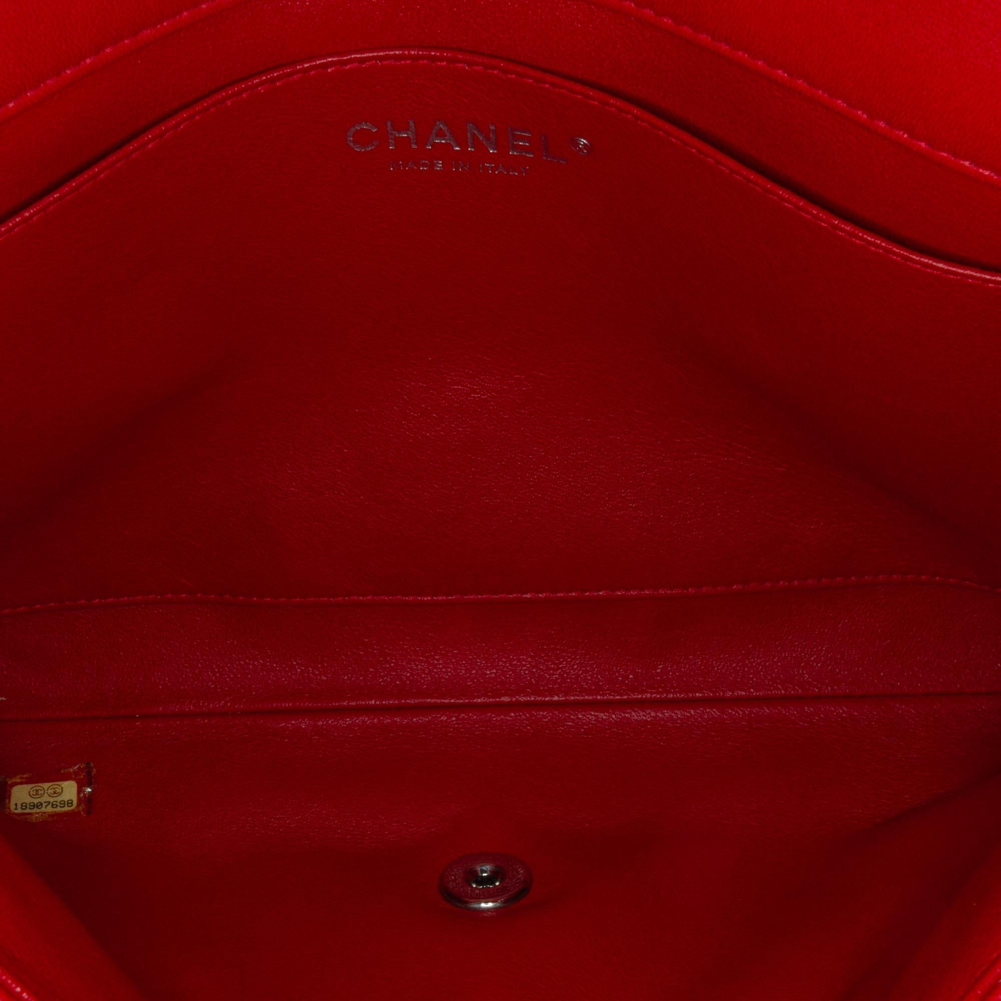 Chanel Quilted Lambskin Flap Clutch with Chain (SHG-w0bGwq)