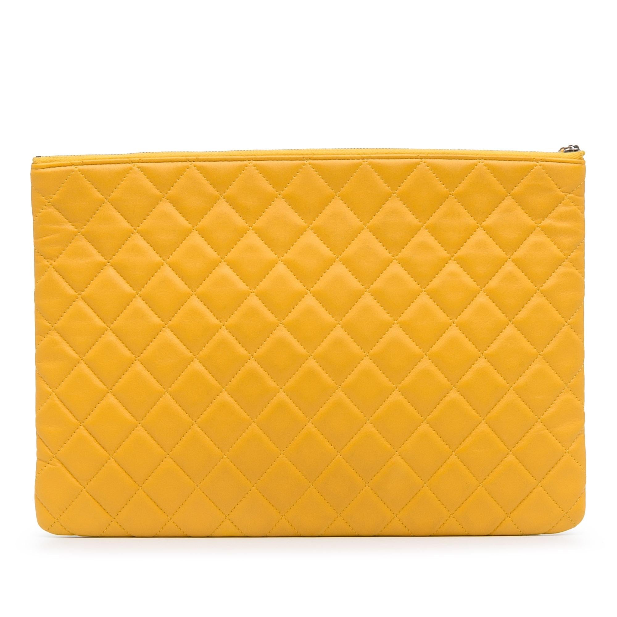 Chanel Quilted Lambskin O Case Clutch (SHG-d1f50a)