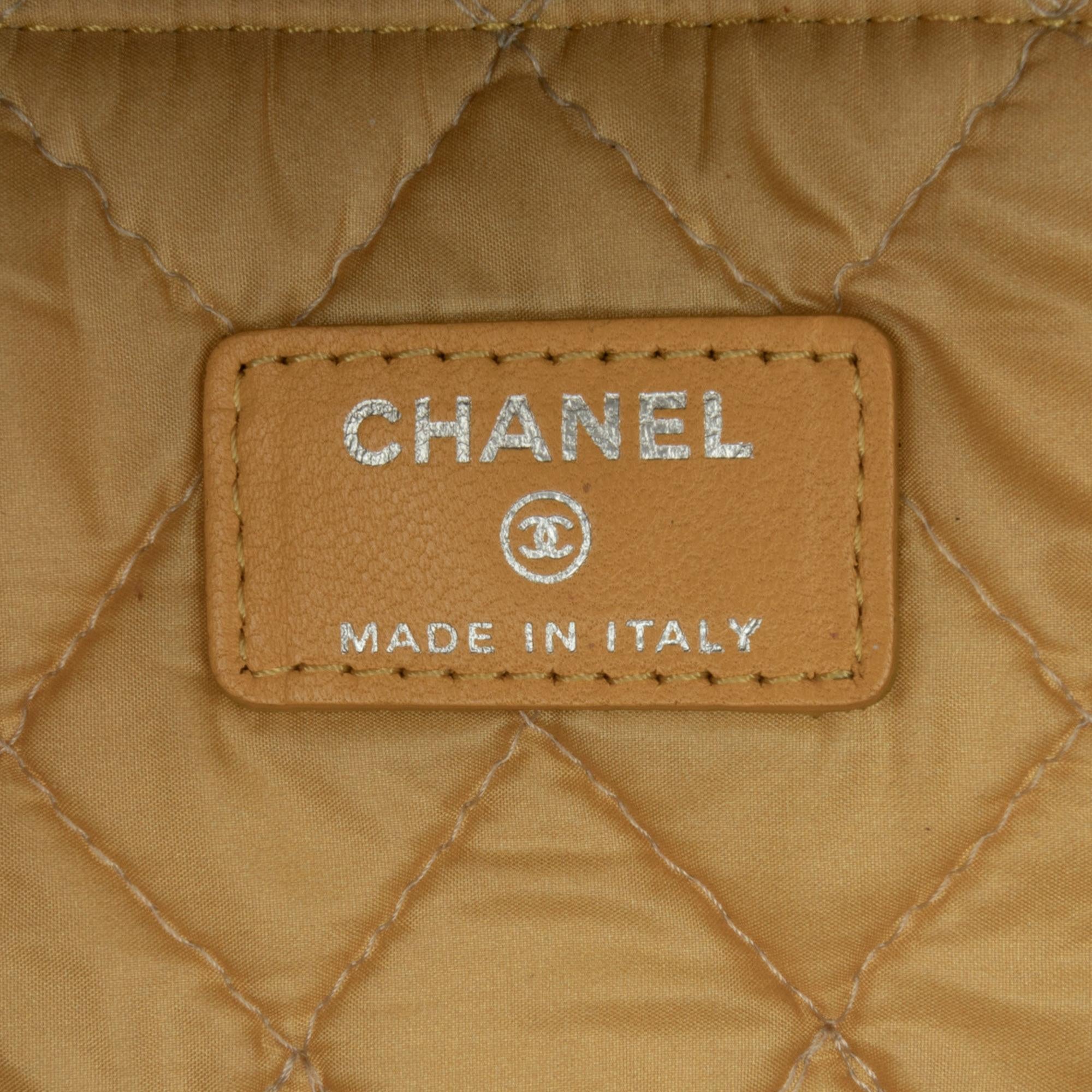 Chanel Quilted Lambskin O Case Clutch (SHG-d1f50a)