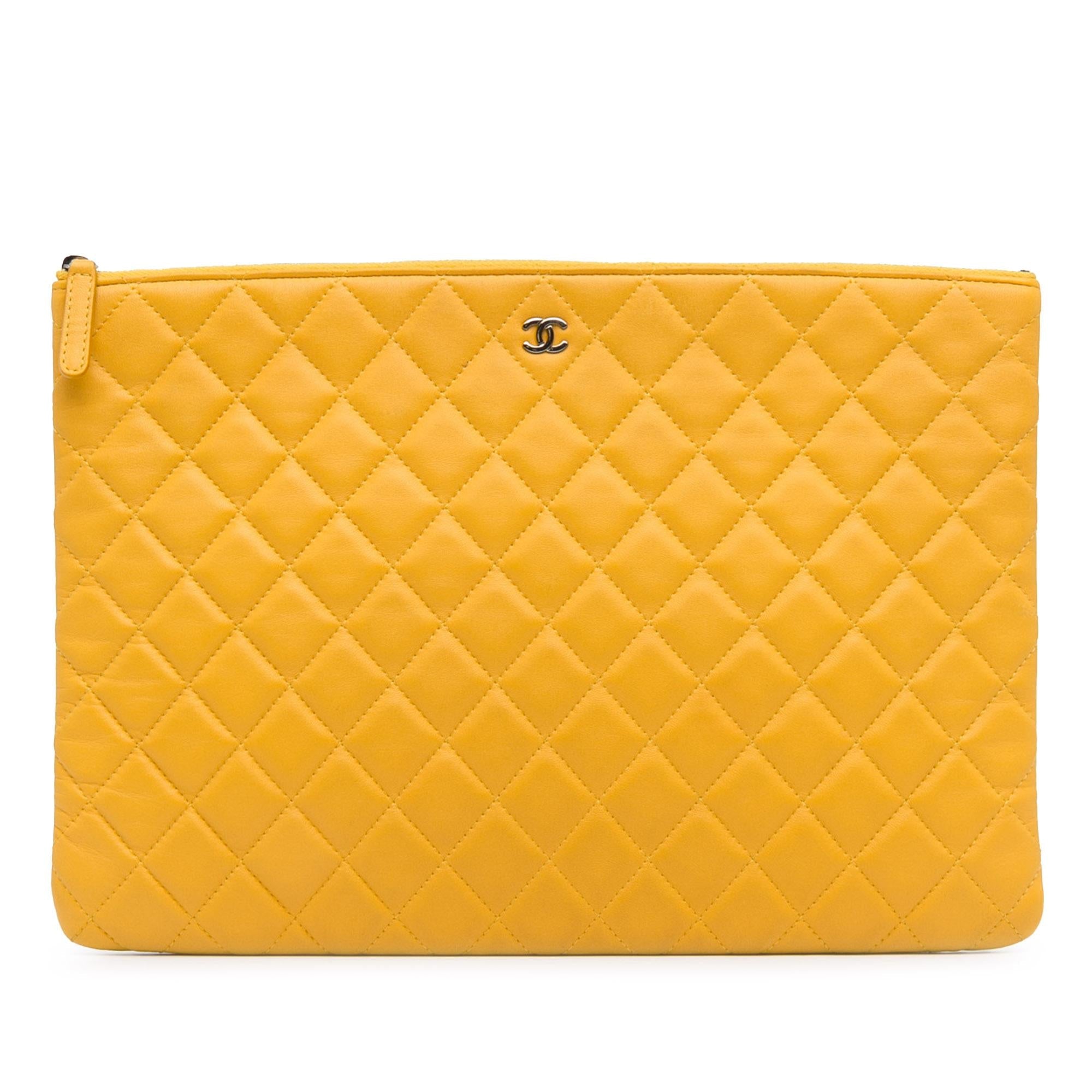 Chanel Quilted Lambskin O Case Clutch (SHG-d1f50a)