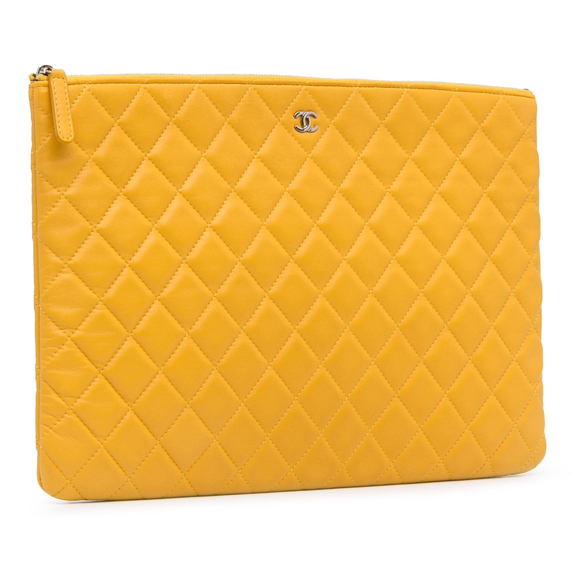 Chanel Quilted Lambskin O Case Clutch (SHG-d1f50a)