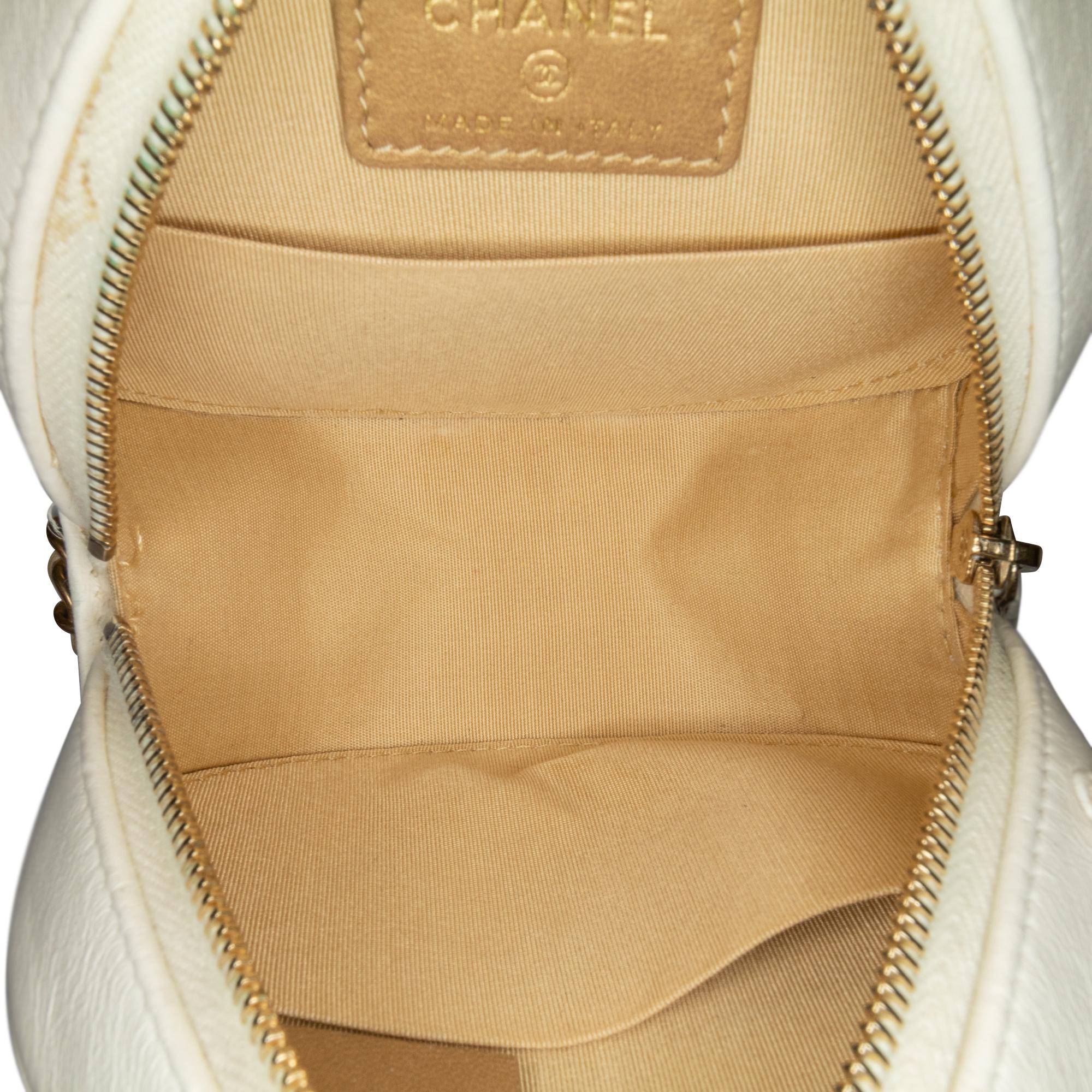 Chanel Quilted Lambskin Pearl Crush Round Clutch with Chain (SHG-SbdIV9)