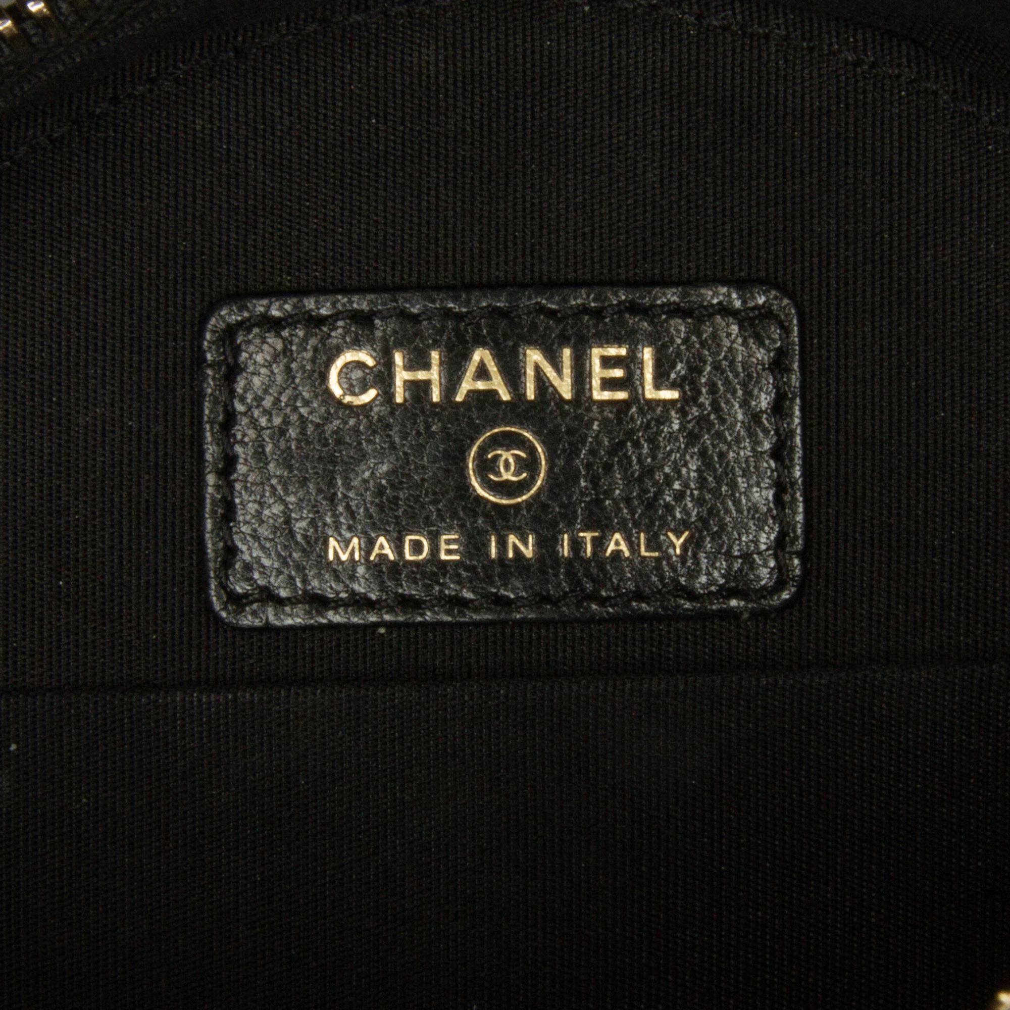 Chanel Quilted Lambskin Round Crossbody (SHG-sFX786)