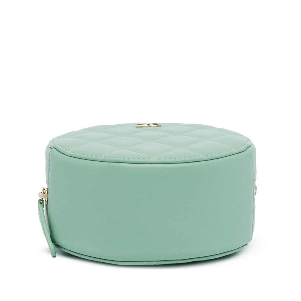 Chanel Quilted Lambskin Round Crossbody (SHG-uKvNTn)