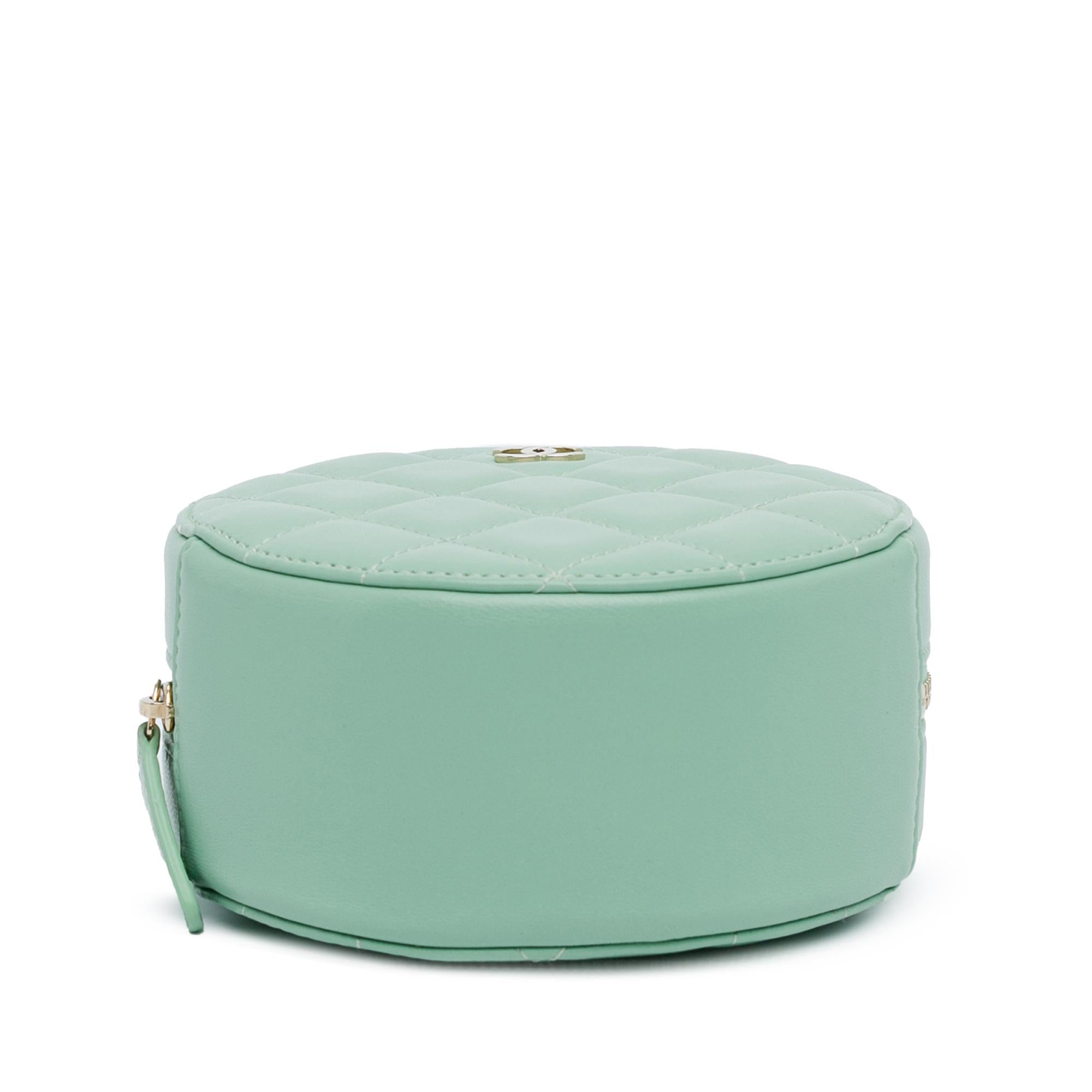 Chanel Quilted Lambskin Round Crossbody (SHG-uKvNTn)