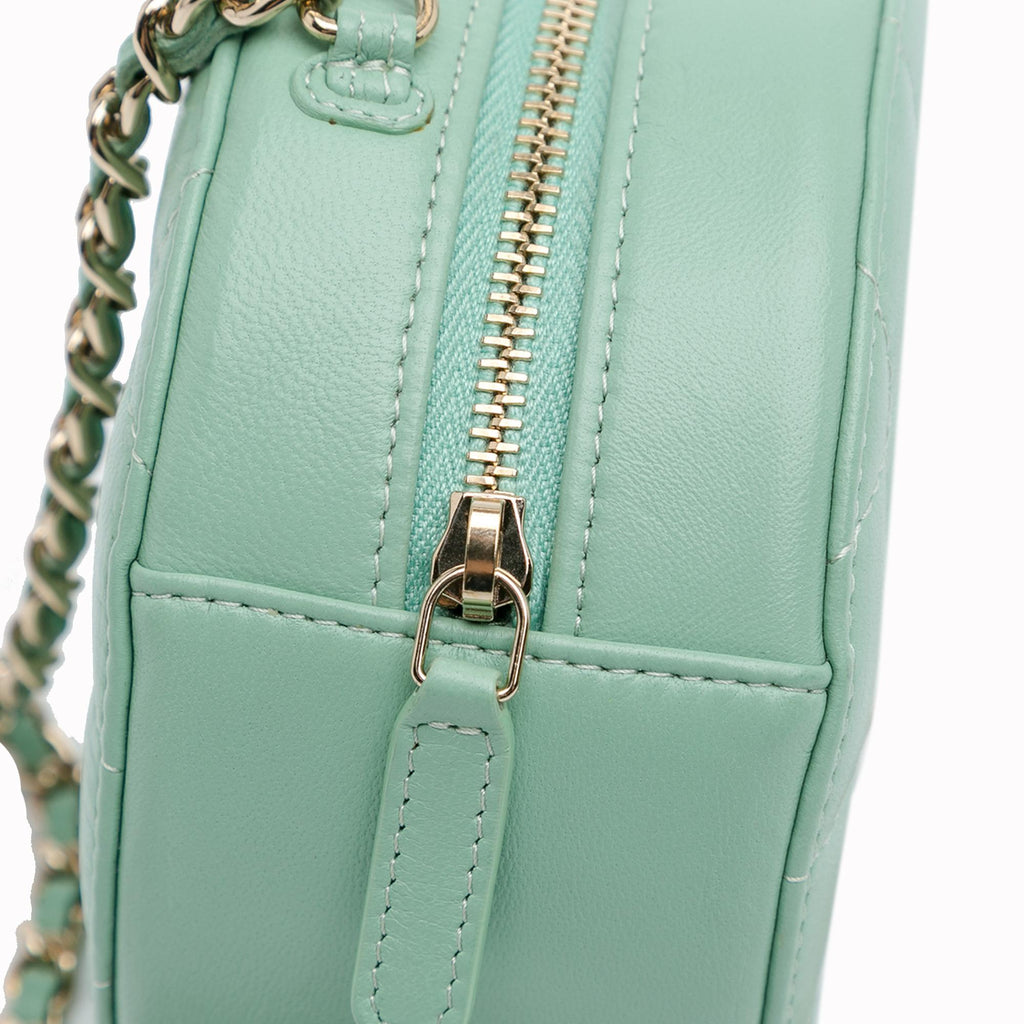 Chanel Quilted Lambskin Round Crossbody (SHG-uKvNTn)
