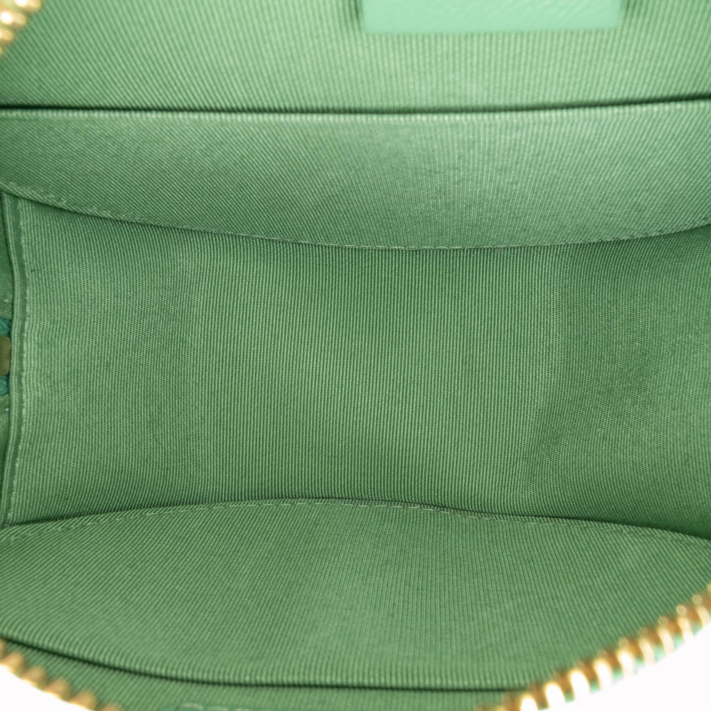 Chanel Quilted Lambskin Round Crossbody (SHG-uKvNTn)