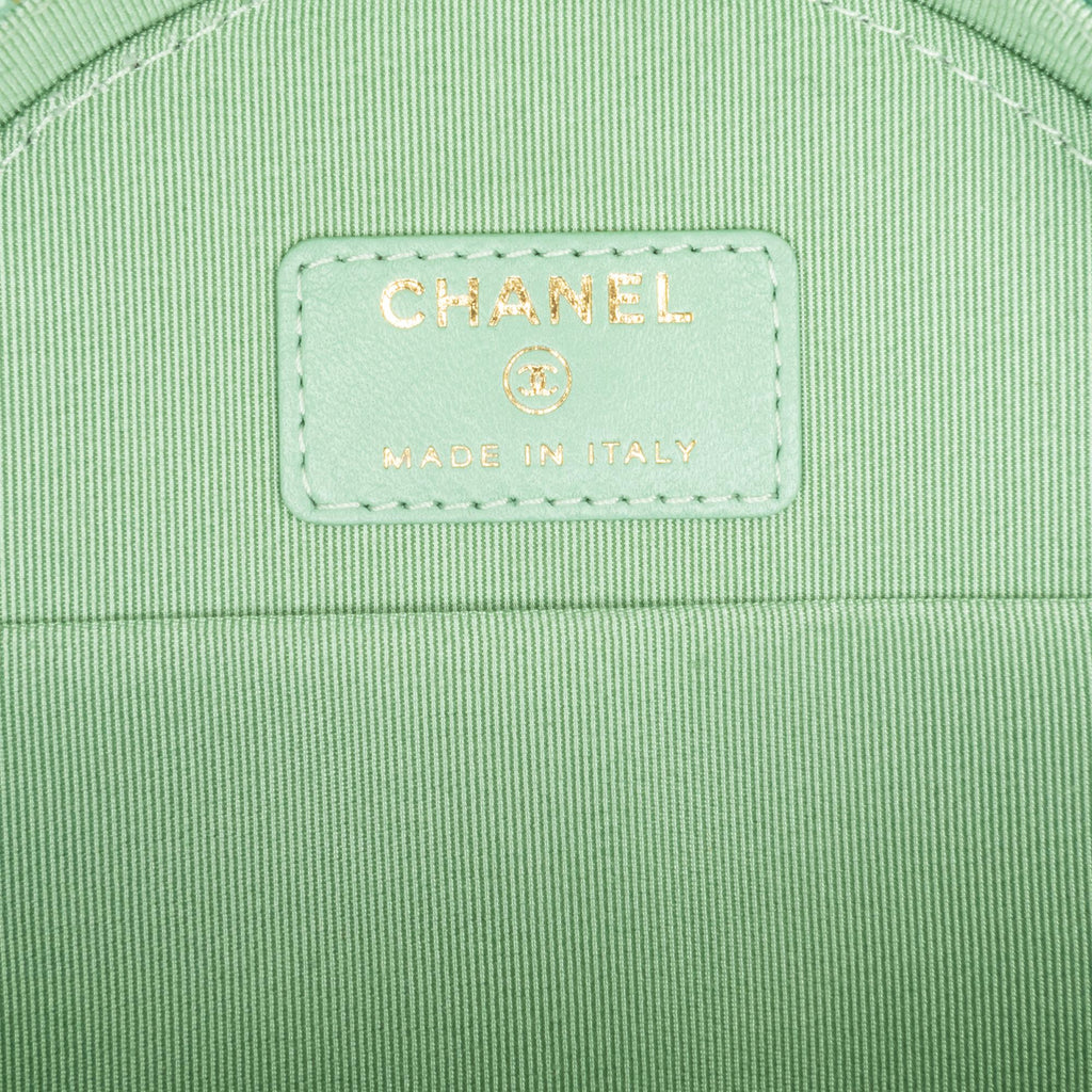 Chanel Quilted Lambskin Round Crossbody (SHG-uKvNTn)