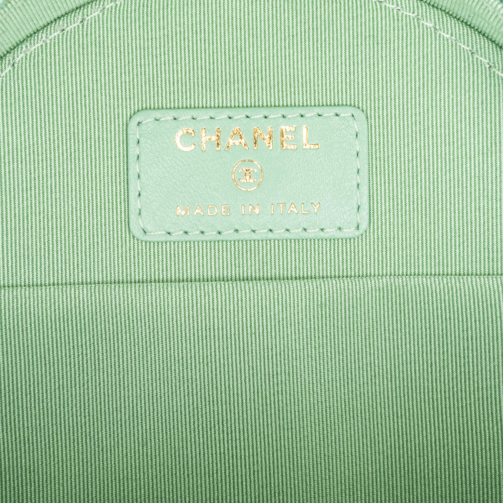 Chanel Quilted Lambskin Round Crossbody (SHG-uKvNTn)