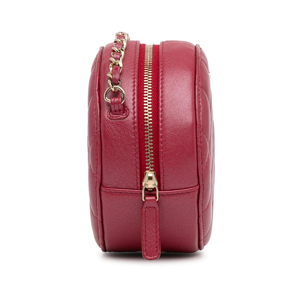 Chanel Quilted Lambskin Round Pearl Clutch with Chain (SHG-QFU7OK)