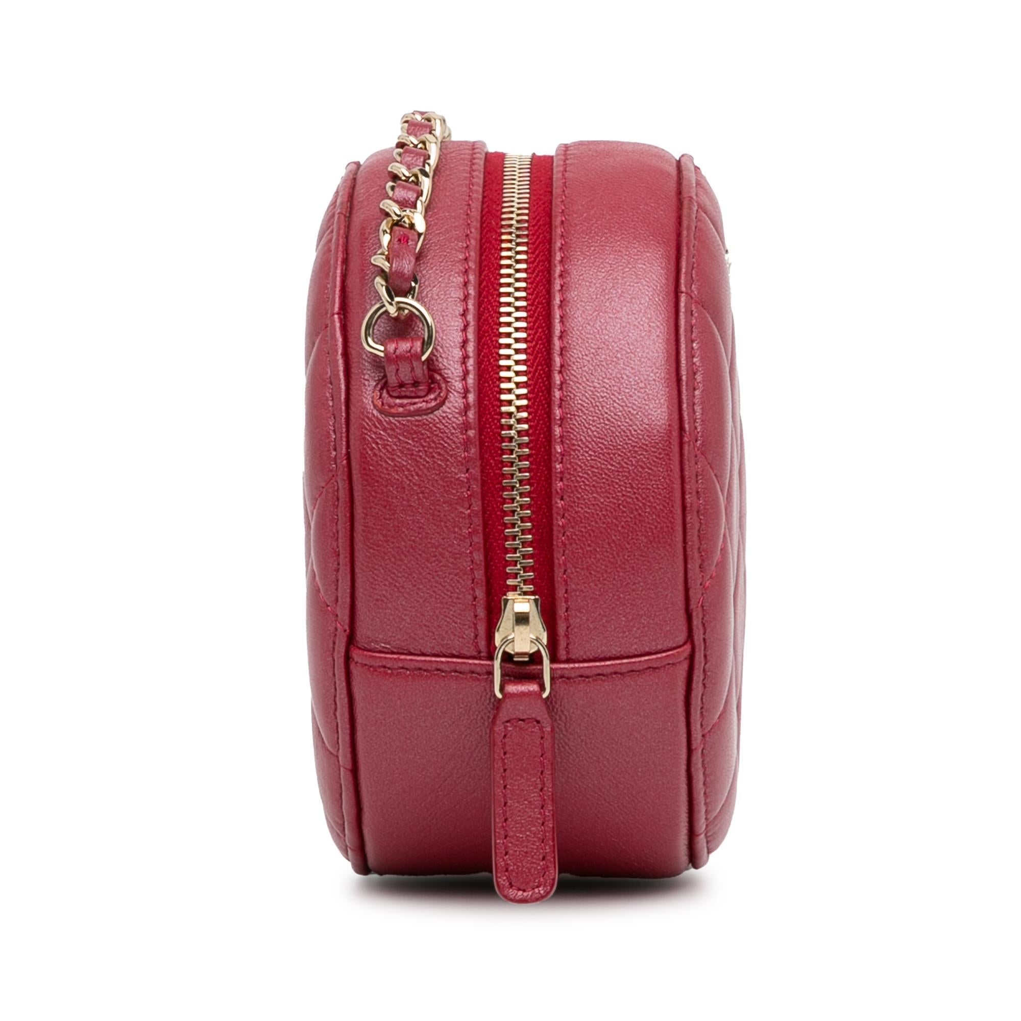 Chanel Quilted Lambskin Round Pearl Clutch with Chain (SHG-QFU7OK)