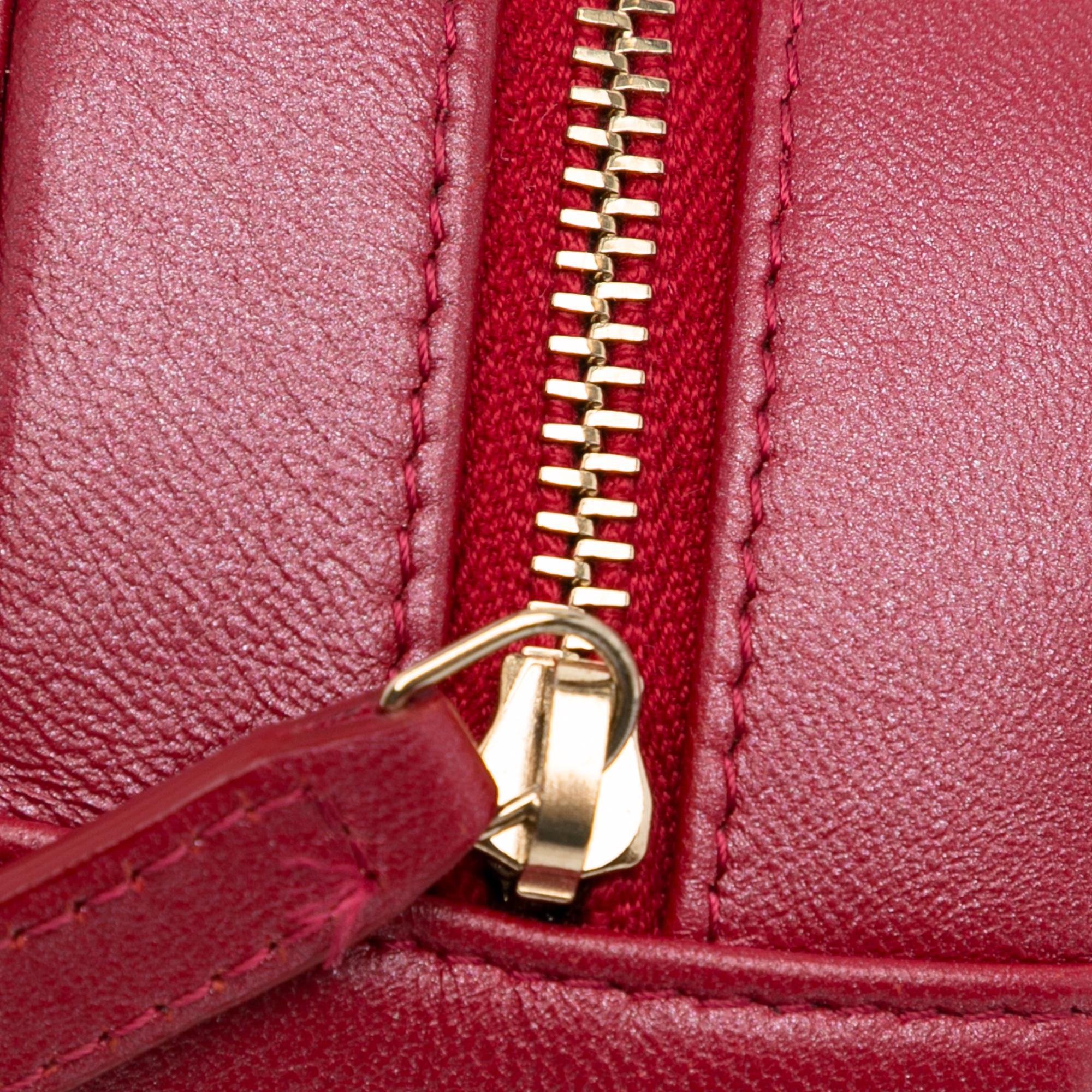 Chanel Quilted Lambskin Round Pearl Clutch with Chain (SHG-QFU7OK)
