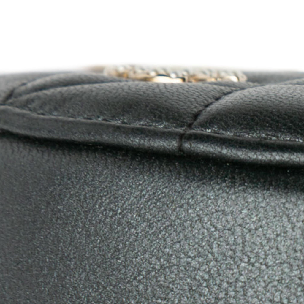 Chanel Quilted Lambskin Round Pearl Clutch with Chain (SHG-gvPaNX)