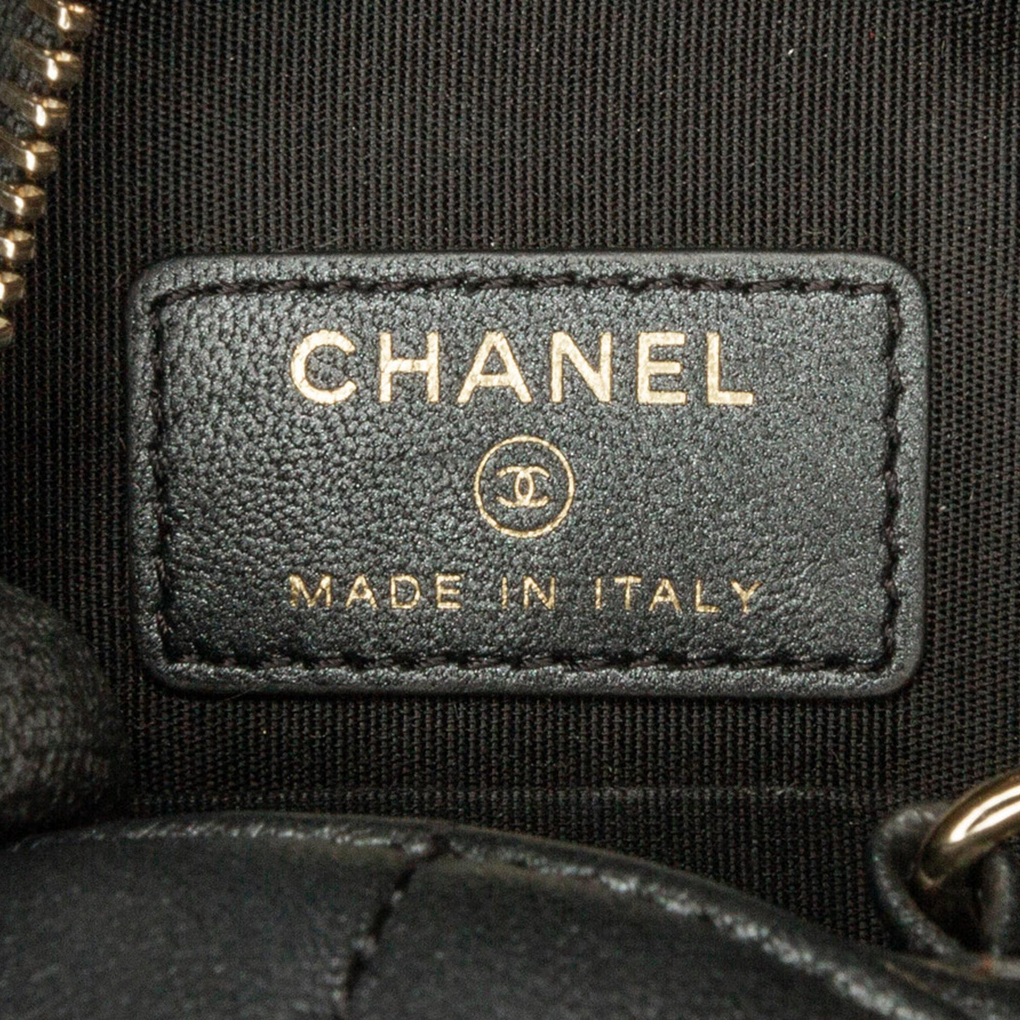 Chanel Quilted Lambskin Round Pearl Clutch with Chain (SHG-gvPaNX)