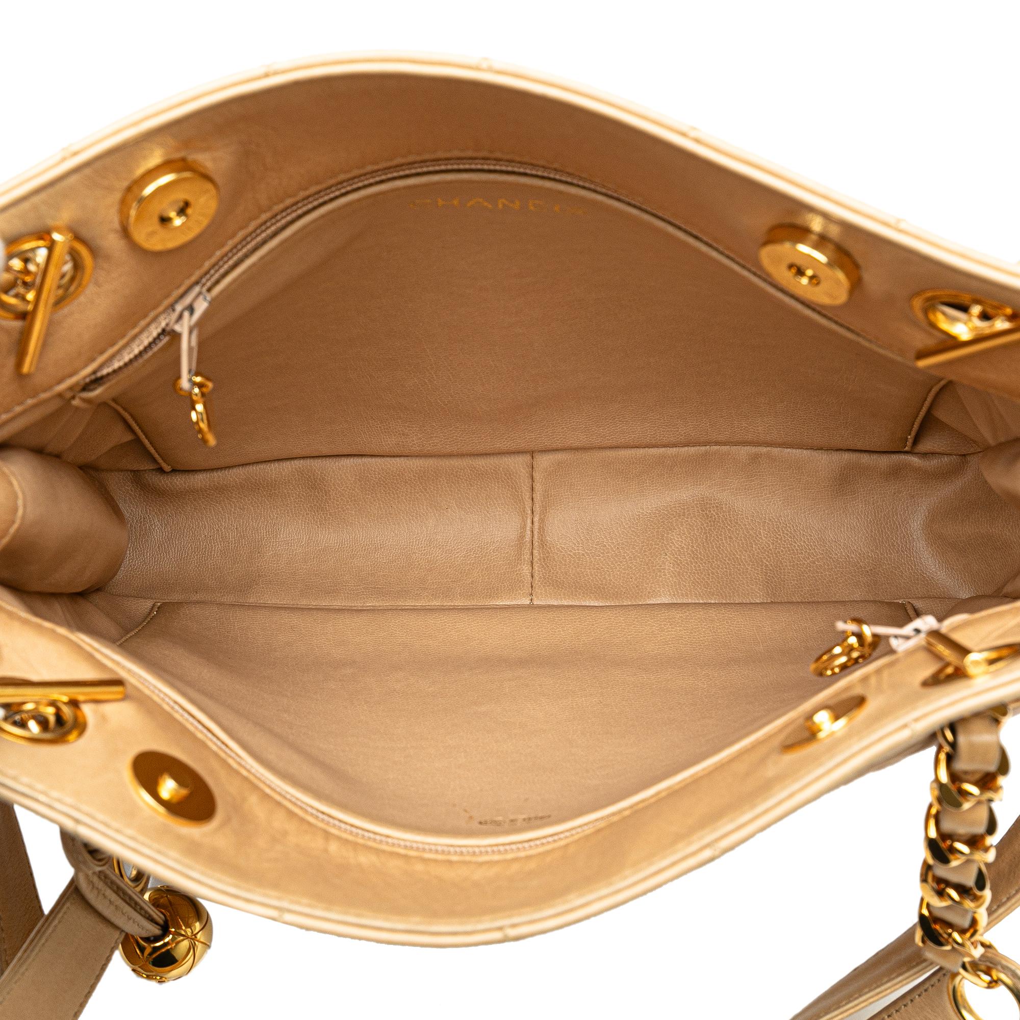 Chanel Quilted Lambskin Shoulder Bag (SHG-ng6kM3)