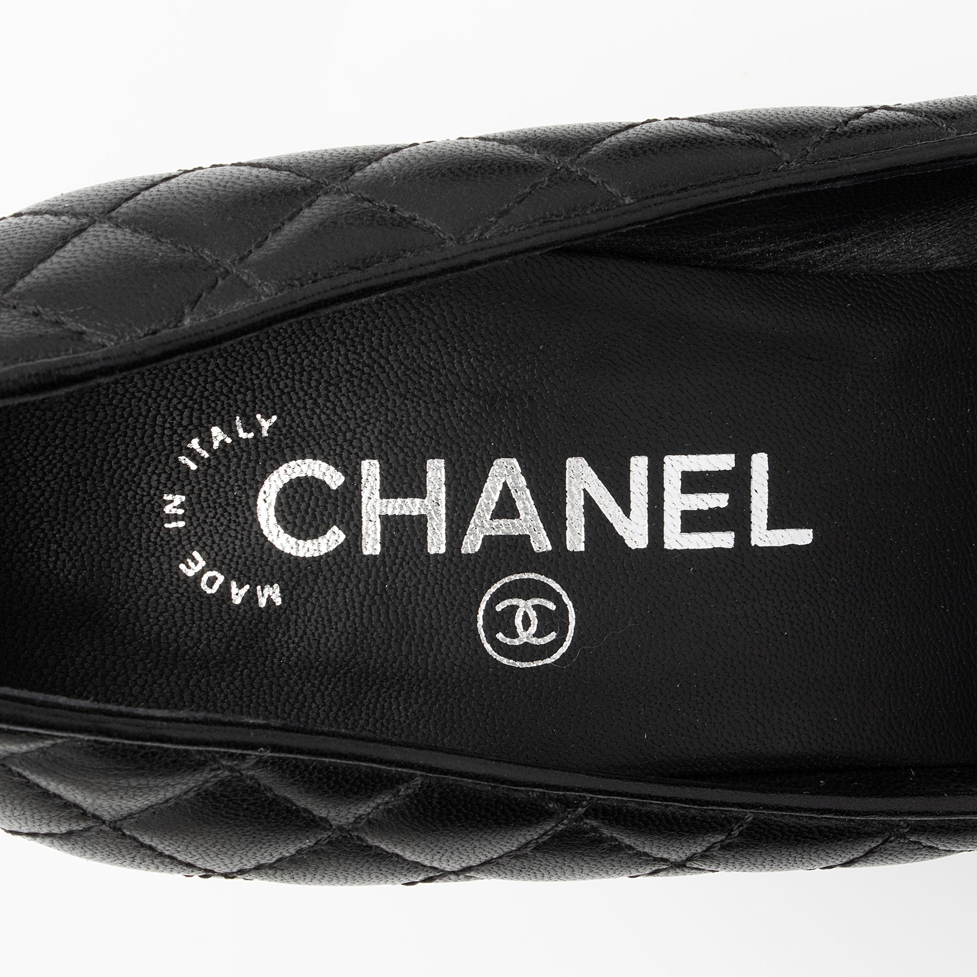 Chanel Quilted Leather CC Cap Toe Platform Pumps - Size 9.5 / 39.5 (SHF-5kGom3)