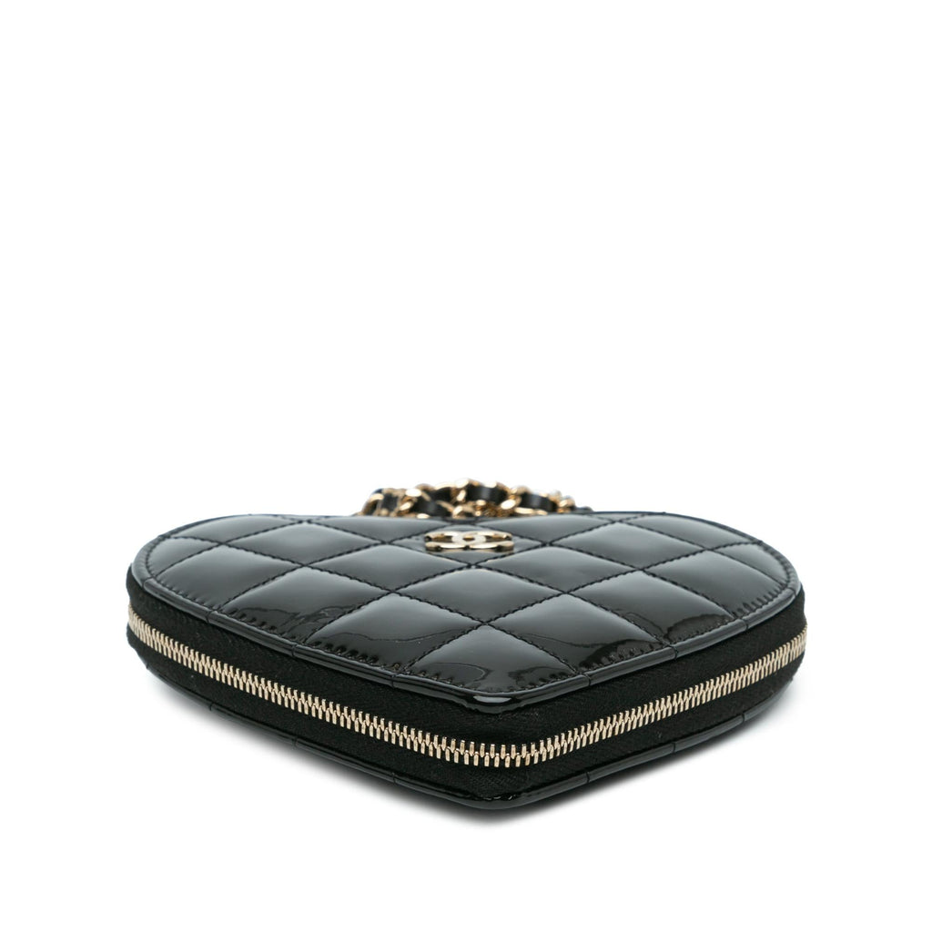 Chanel Quilted Patent Calfskin CC Heart Clutch With Chain (SHG-D1UX0k)