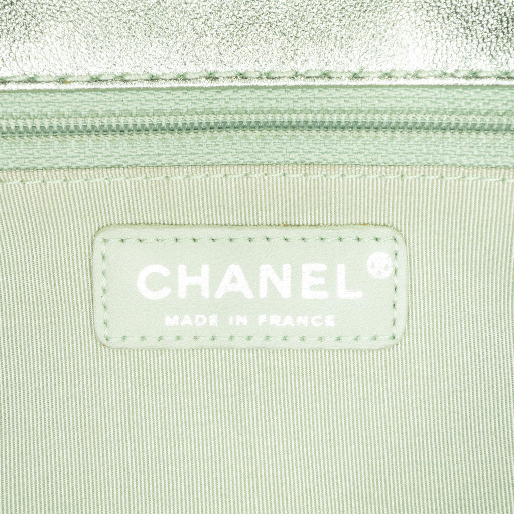 Chanel Reissue 2.55 Metallic Calfskin Roll Clutch (SHG-e9cHyV)