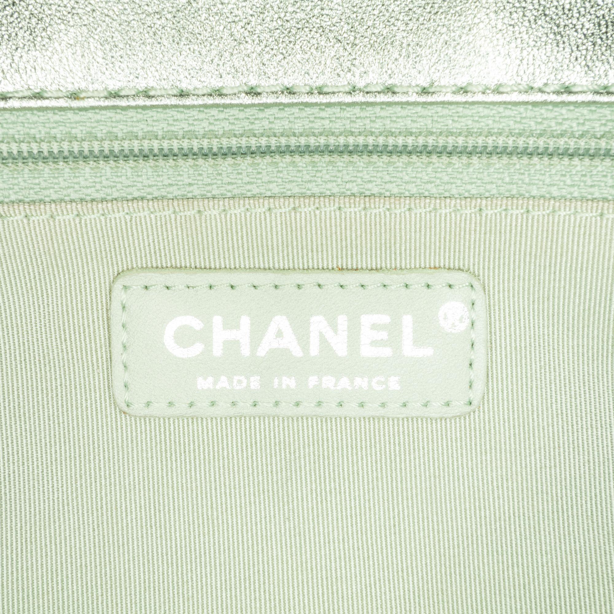 Chanel Reissue 2.55 Metallic Calfskin Roll Clutch (SHG-e9cHyV)