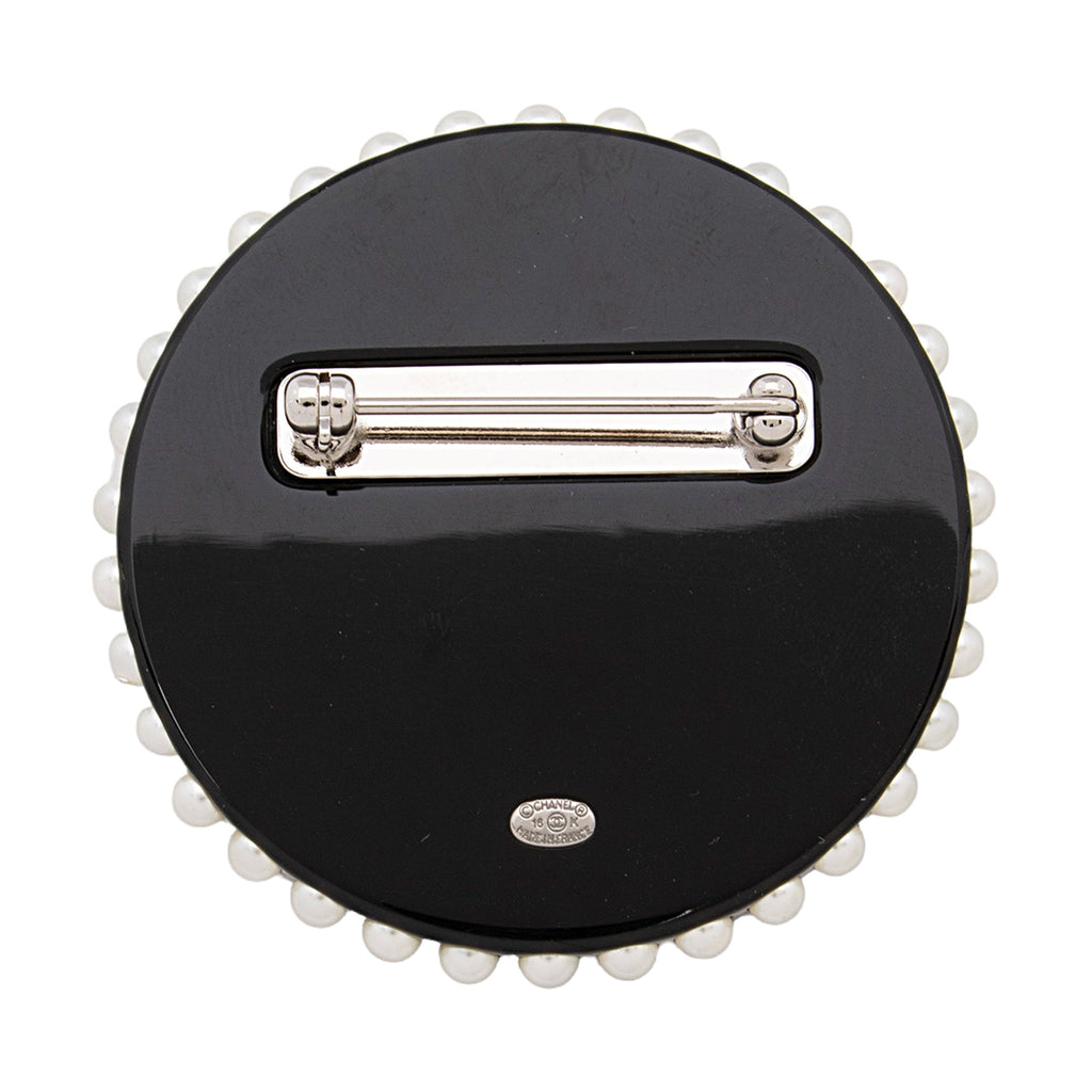 Chanel Resin Crystal Pearl Emoji CC Brooch (SHF-J4WQzc)