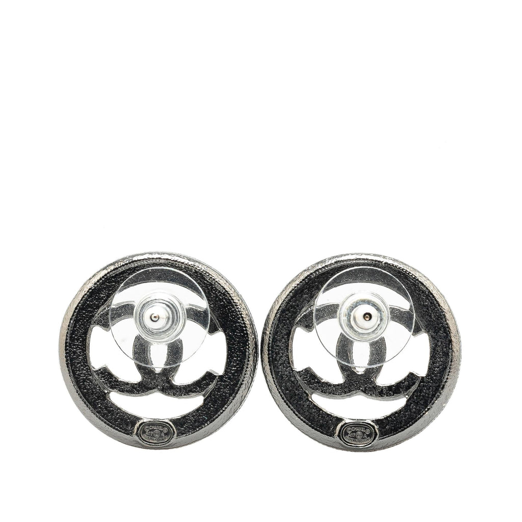 Chanel Ruthenium Pearl CC Round Push Back Earrings (SHG-Y0WMQt)
