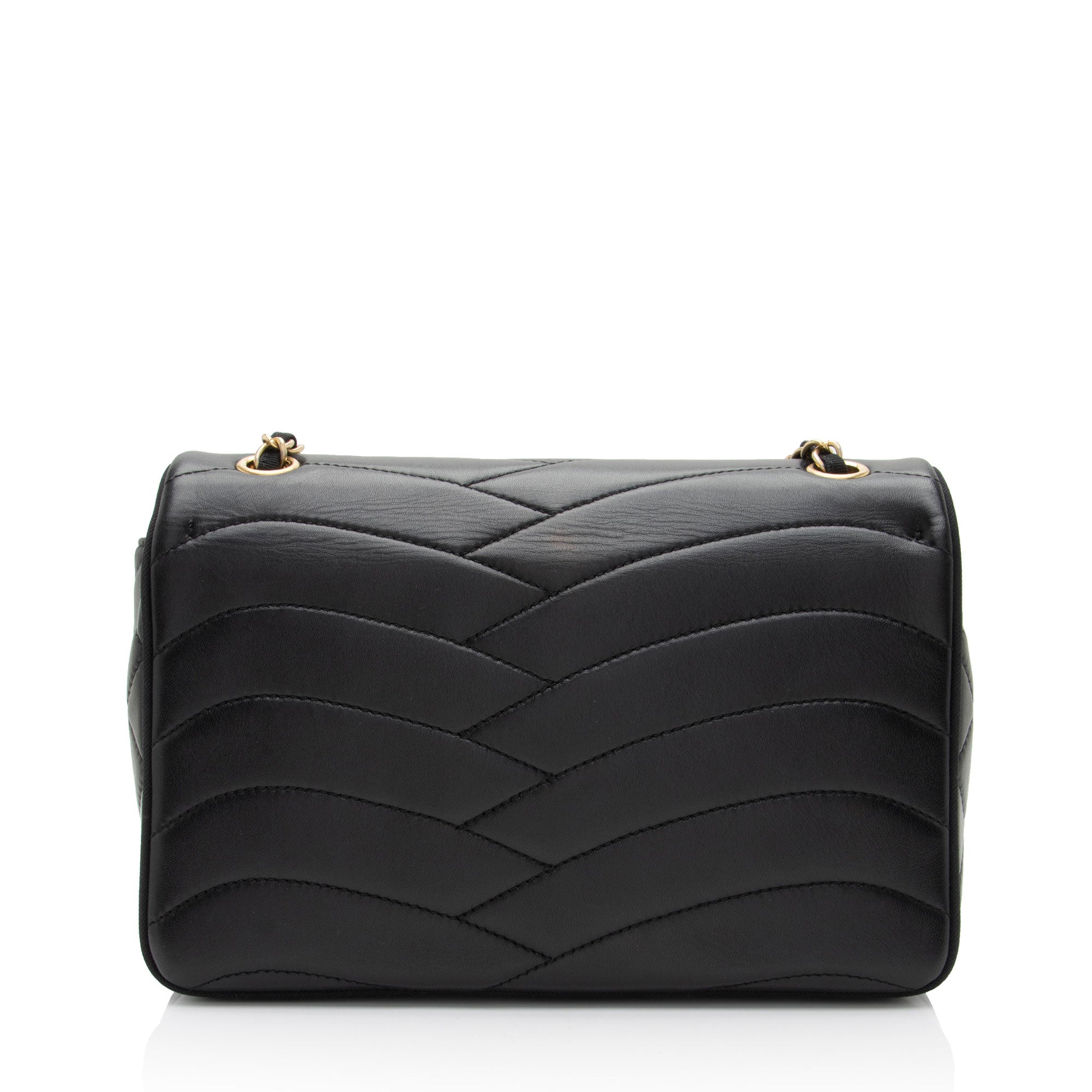 Chanel Scallop Quilted Lambskin Pagoda Medium Flap Bag (SHF-O5XtnL)
