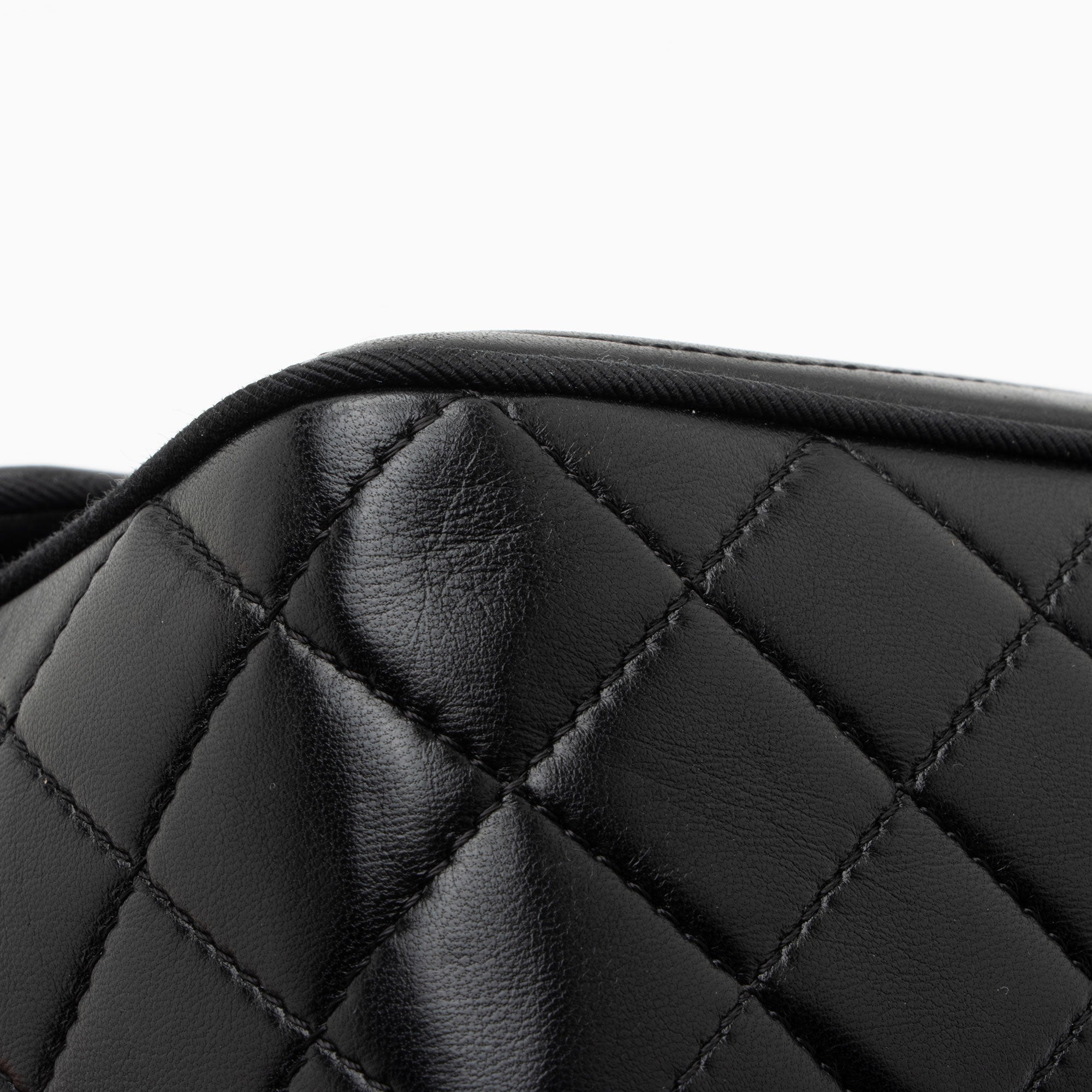 Chanel Scallop Quilted Lambskin Pagoda Medium Flap Bag (SHF-O5XtnL)
