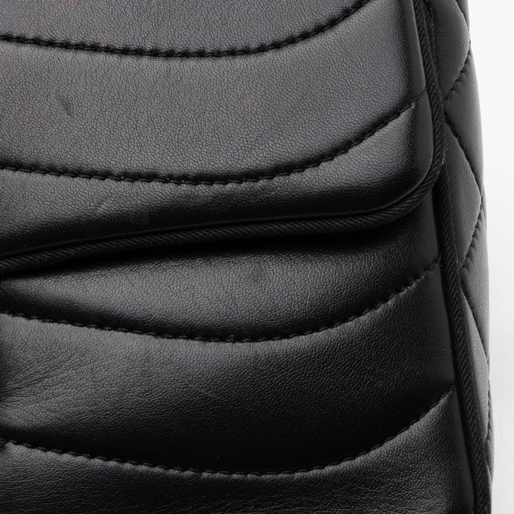 Chanel Scallop Quilted Lambskin Pagoda Medium Flap Bag (SHF-O5XtnL)