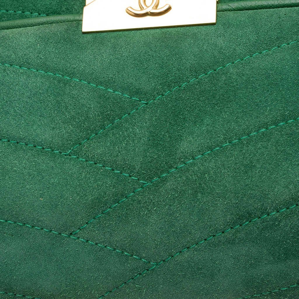 Chanel Scallop Quilted Suede Pagoda Medium Flap Bag (SHF-StVv1m)