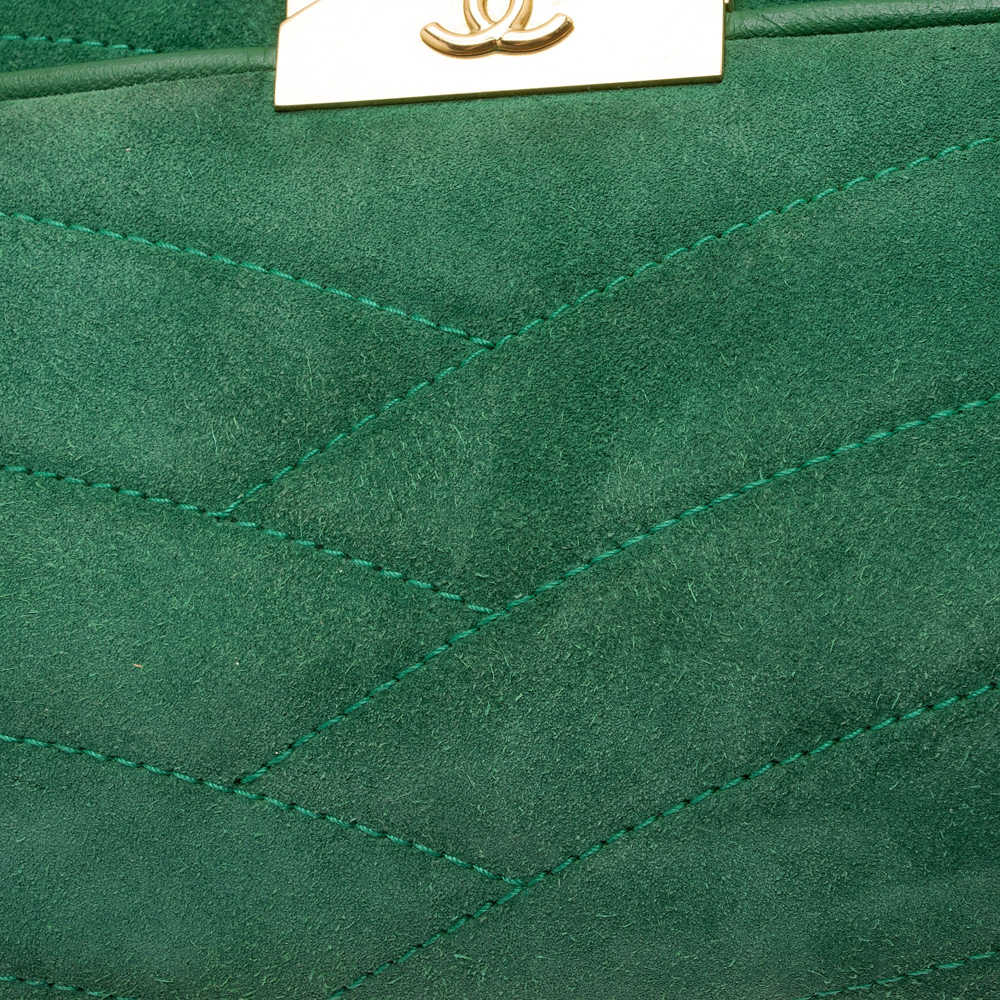 Chanel Scallop Quilted Suede Pagoda Medium Flap Bag (SHF-StVv1m)
