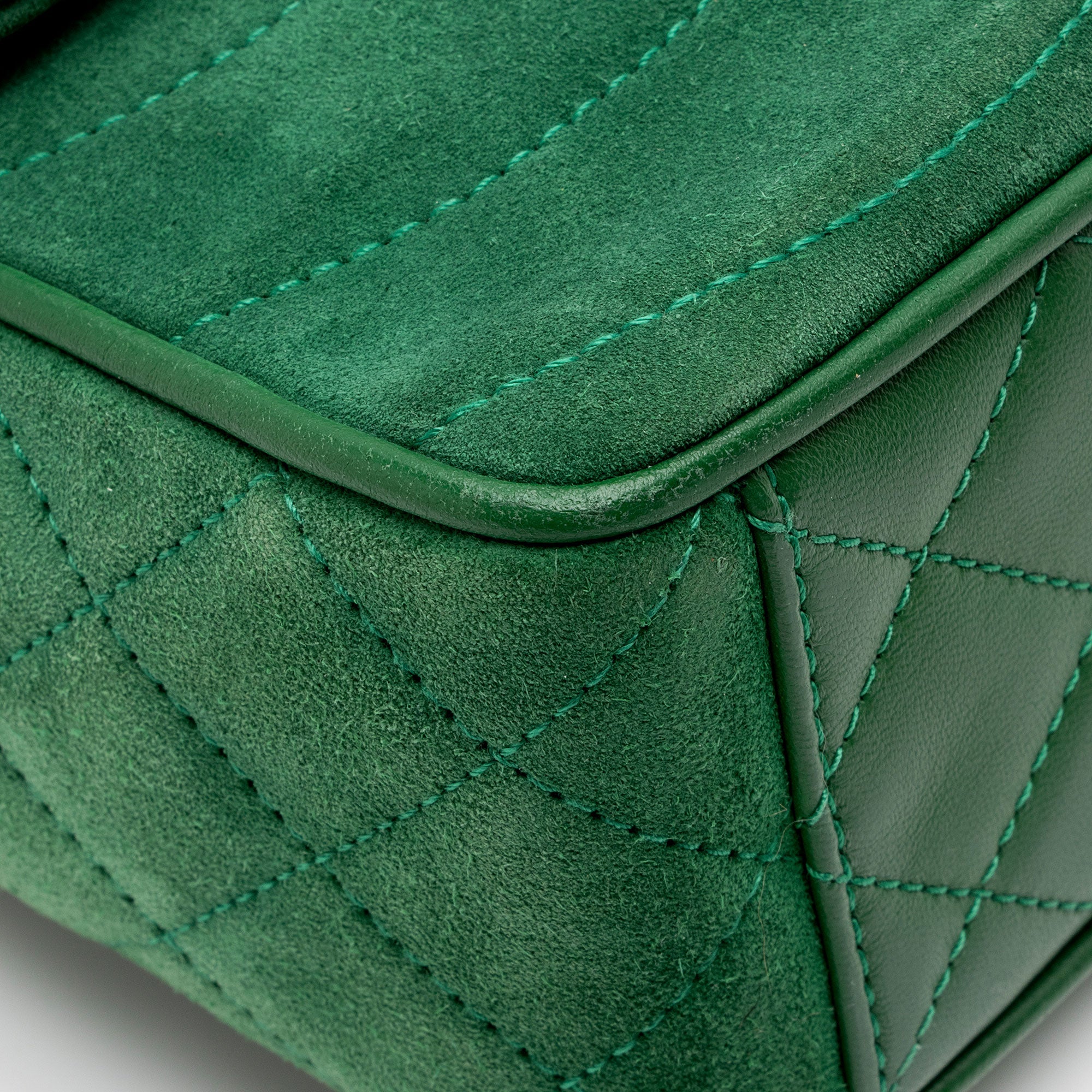 Chanel Scallop Quilted Suede Pagoda Medium Flap Bag (SHF-StVv1m)