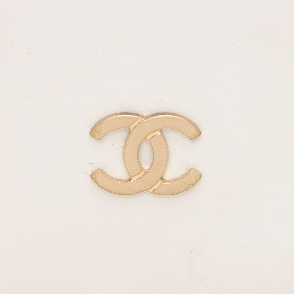 Chanel Shiny Calfskin Small Chanel 22 Pochette