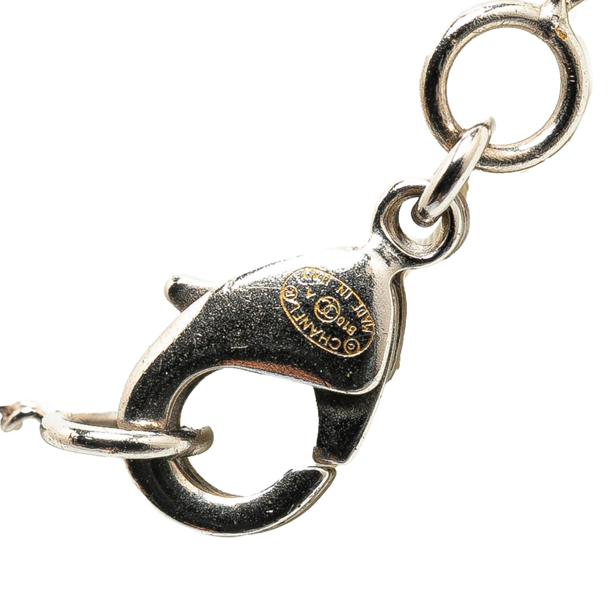 Chanel Silver Plated CC Pendant Necklace (SHG-nUpDpW)