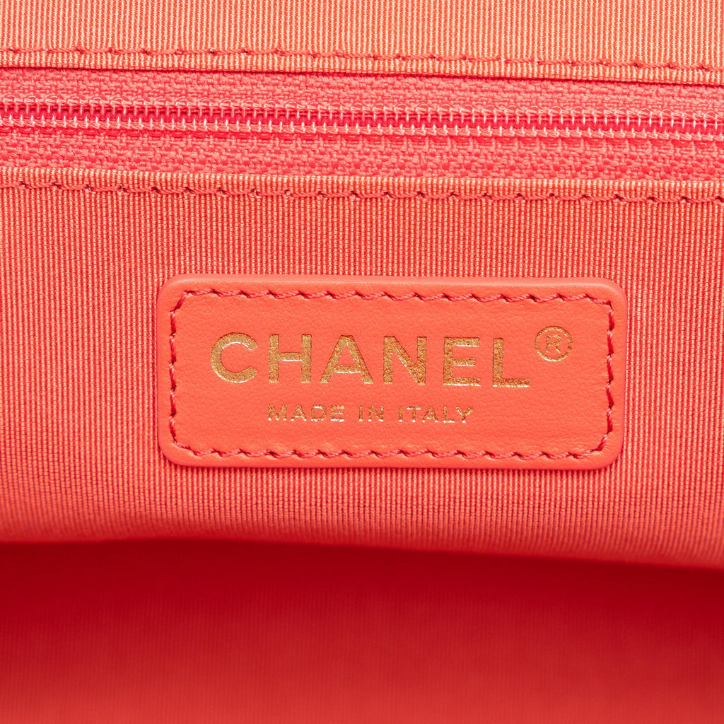 Chanel Small Bullskin Neo Soft Shopping Tote (SHG-D0niJ1)