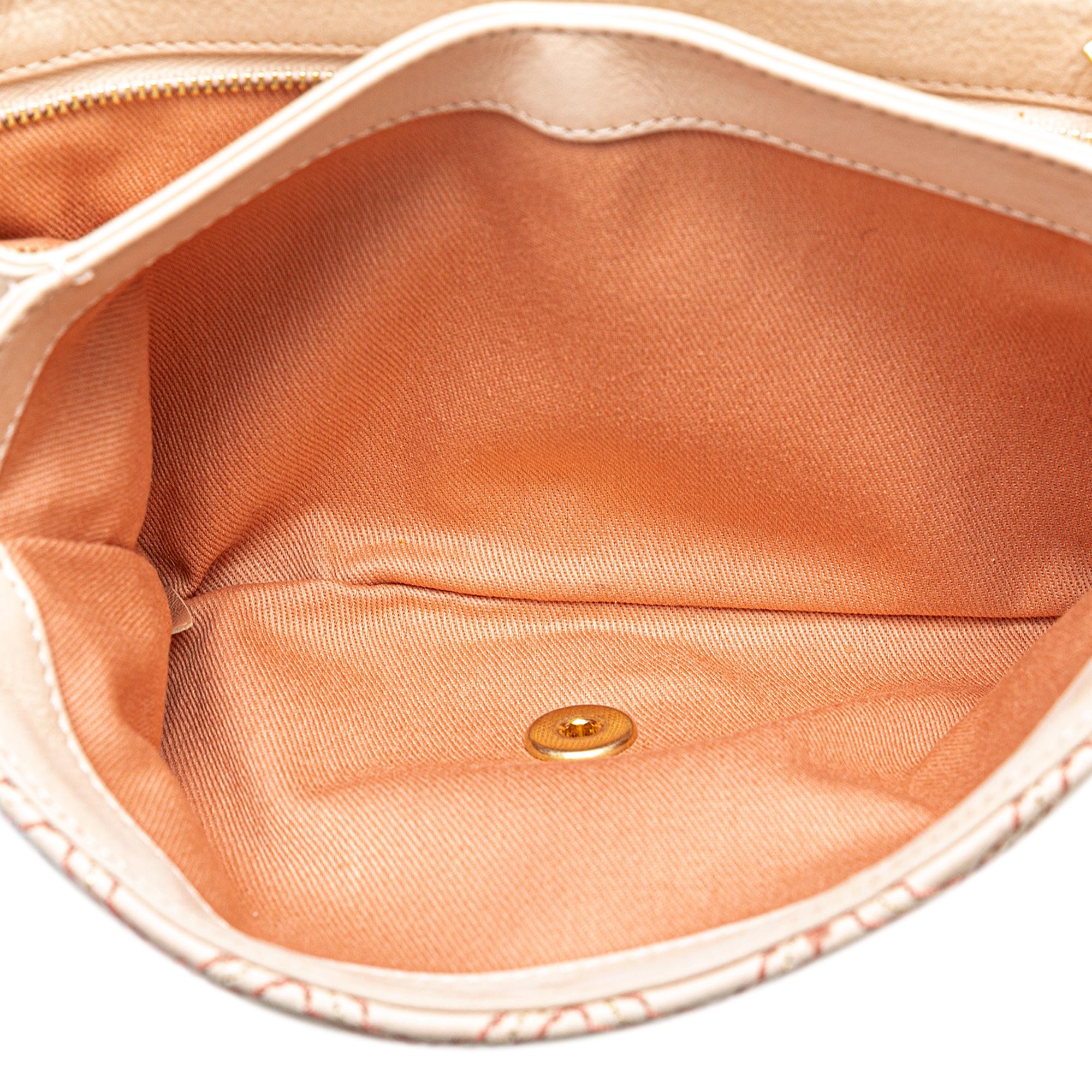 Chanel Small Calfskin Triple Stitched Flap (SHG-ipz6QD)