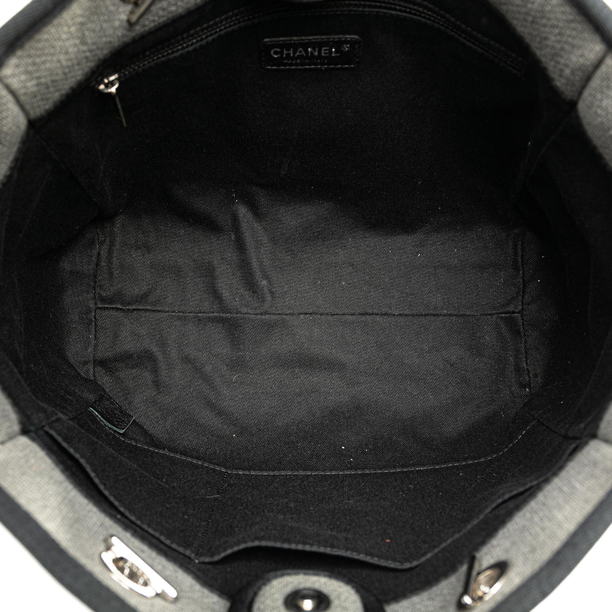 Chanel Small Canvas Deauville Tote (SHG-2Pyf4g)