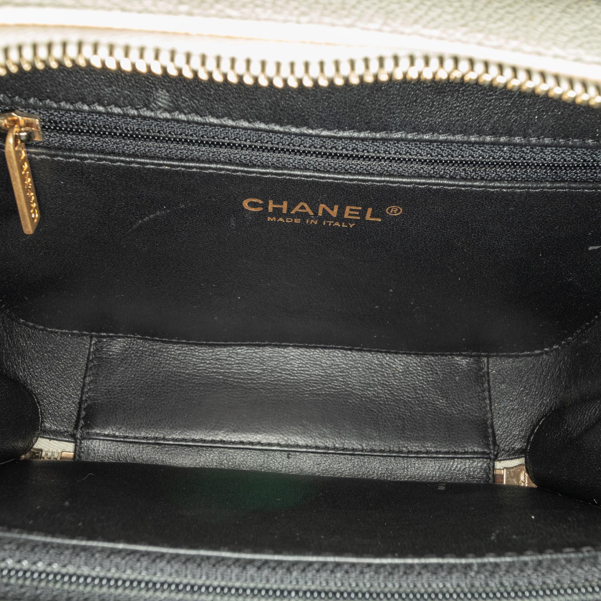 Chanel Small Caviar CC Filigree Vanity Case (SHG-Bp5TXl)