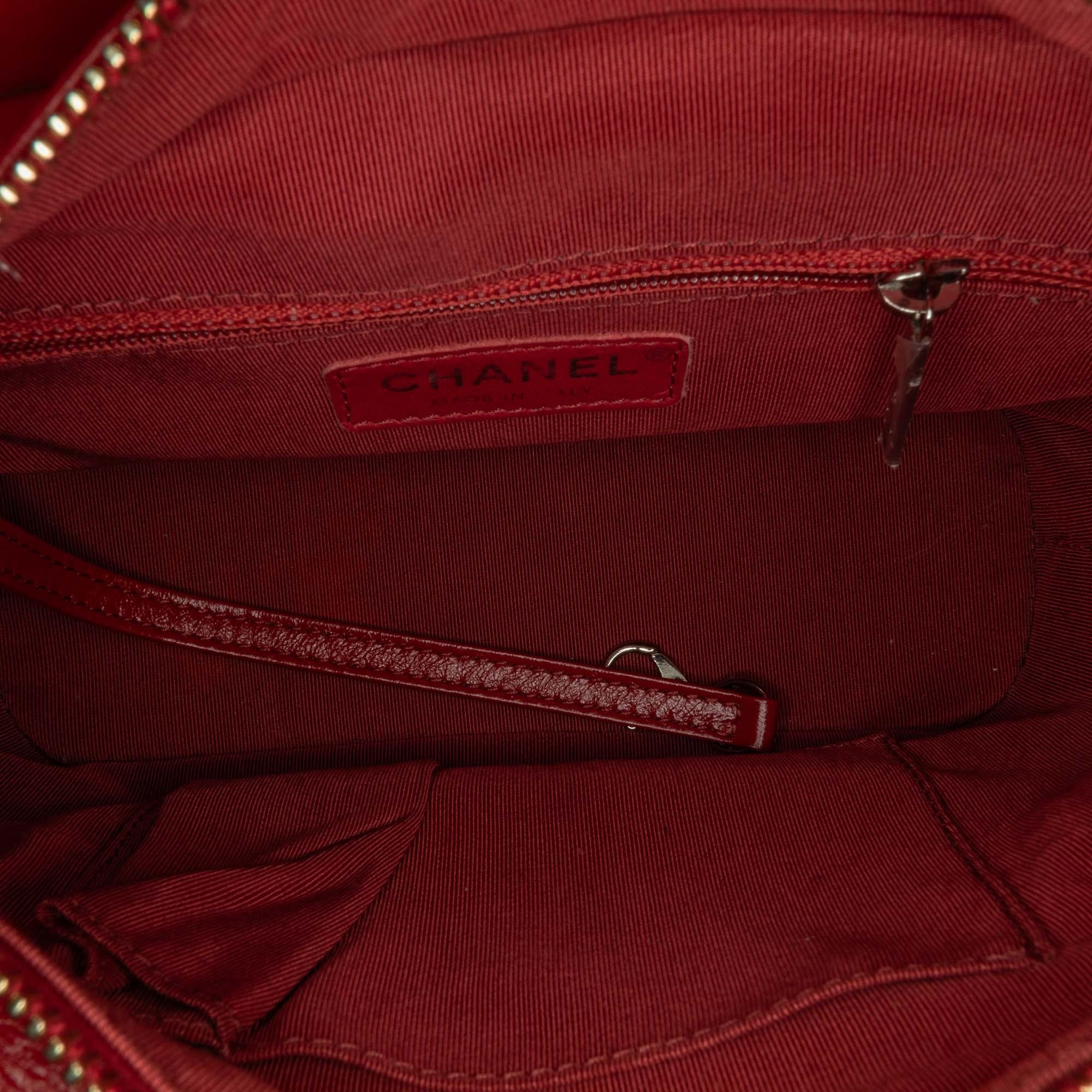 Chanel Small Chevron Lambskin Gabrielle Crossbody (SHG-EwAsAD)