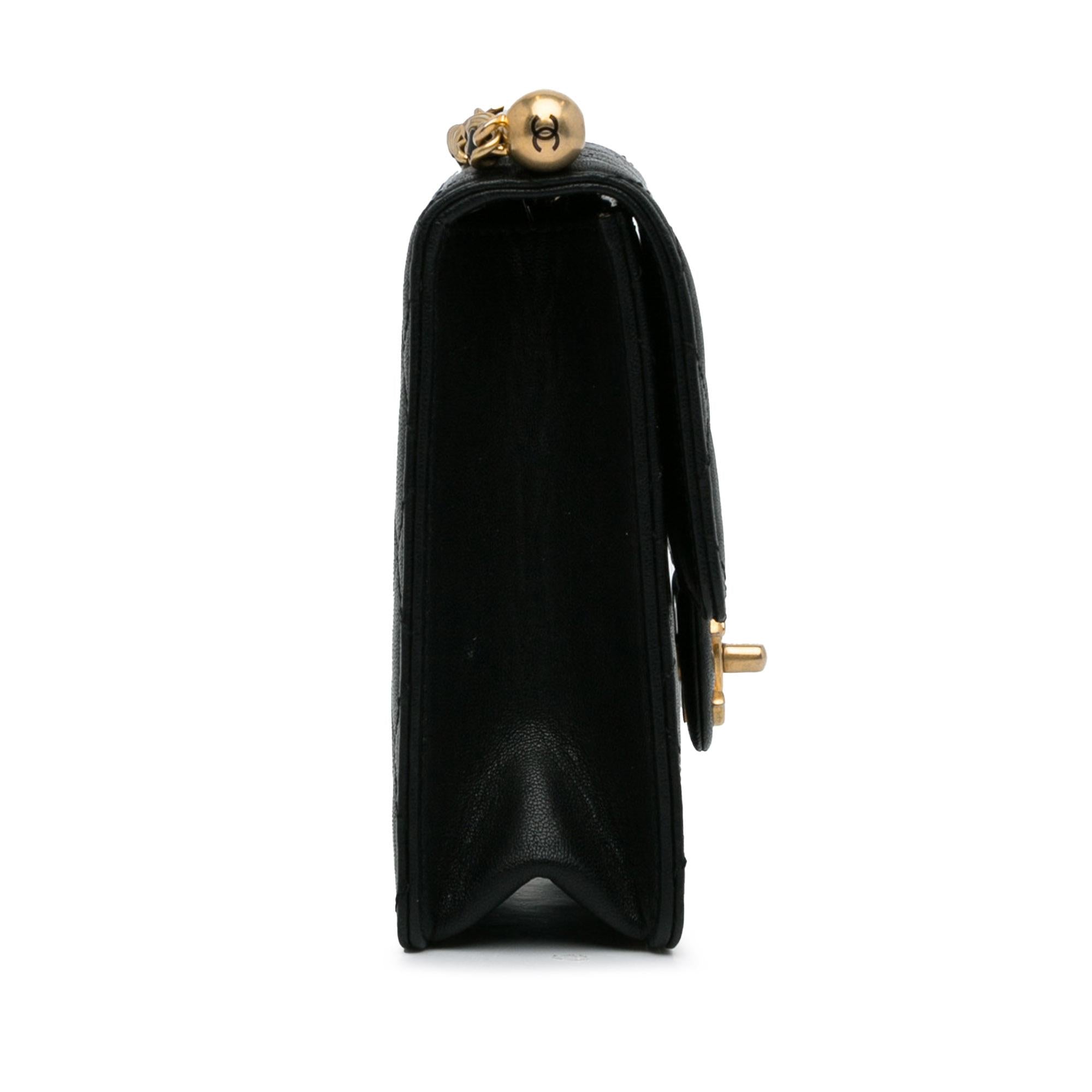Chanel Small Chic Pearls Flap (SHG-IWZwMr)