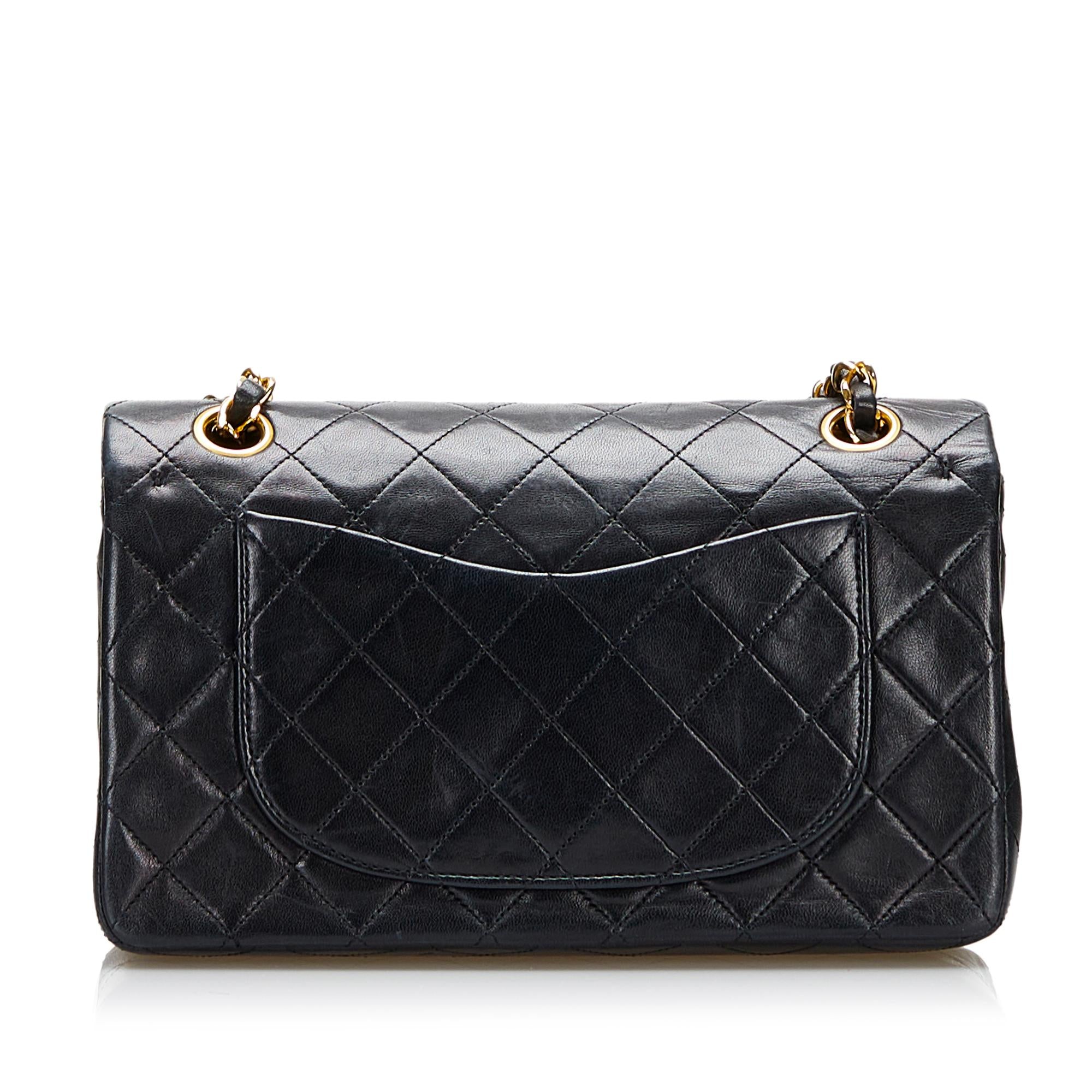 Chanel Small Classic Lambskin Double Flap Bag (SHG-JyubY0)