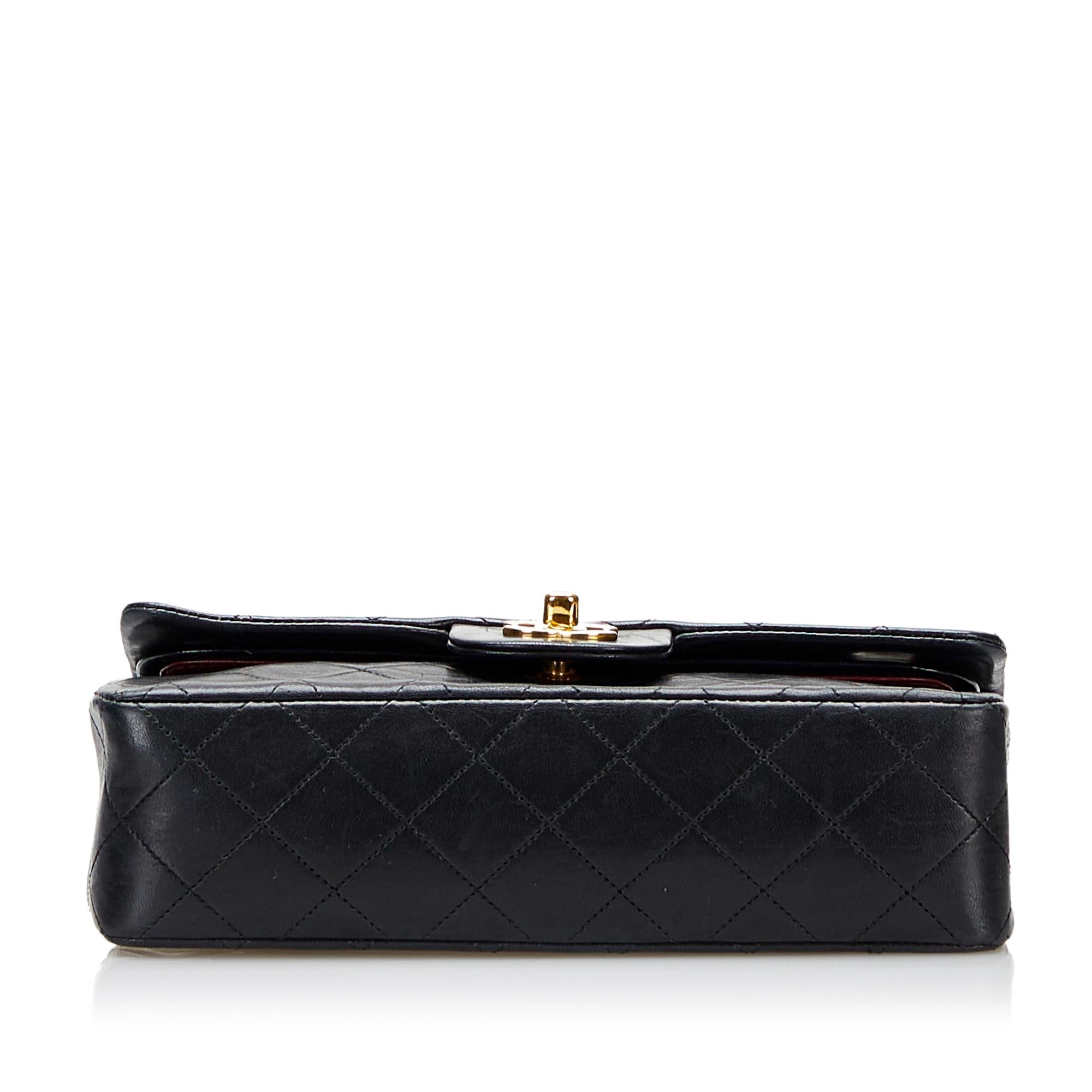 Chanel Small Classic Lambskin Double Flap Bag (SHG-JyubY0)