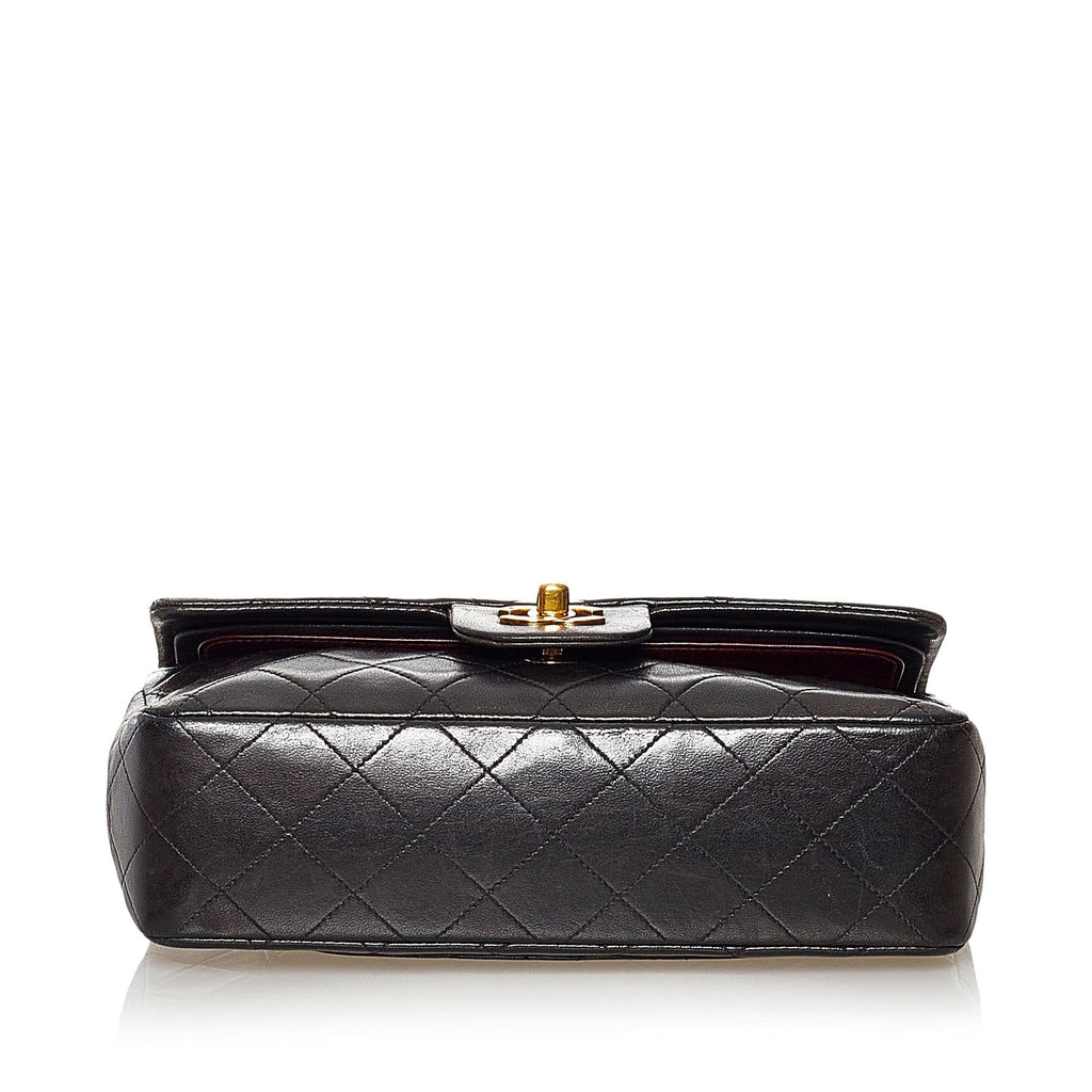 Chanel Small Classic Lambskin Double Flap (SHG-RnAYon)