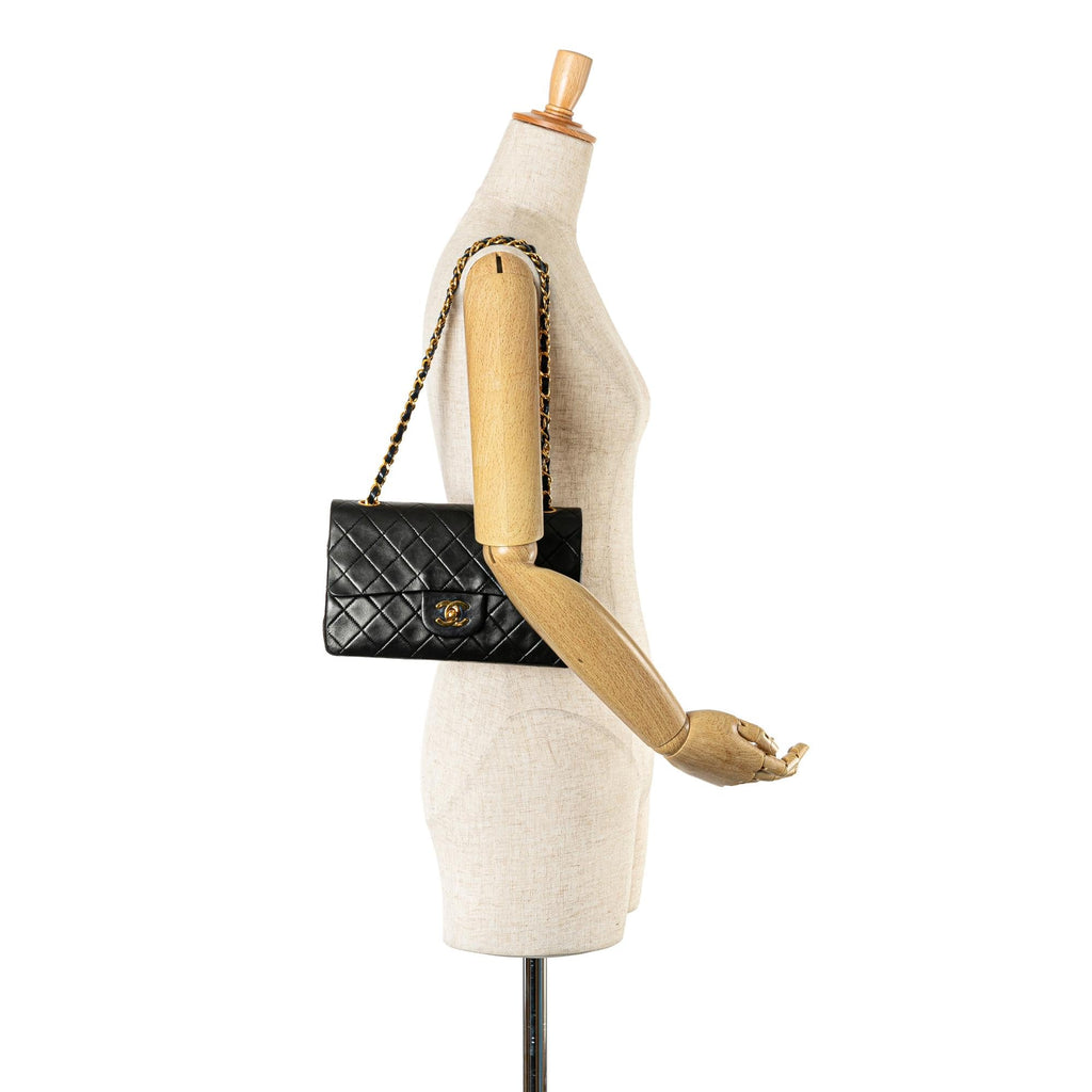 Chanel Small Classic Lambskin Double Flap (SHG-uhzzcD)