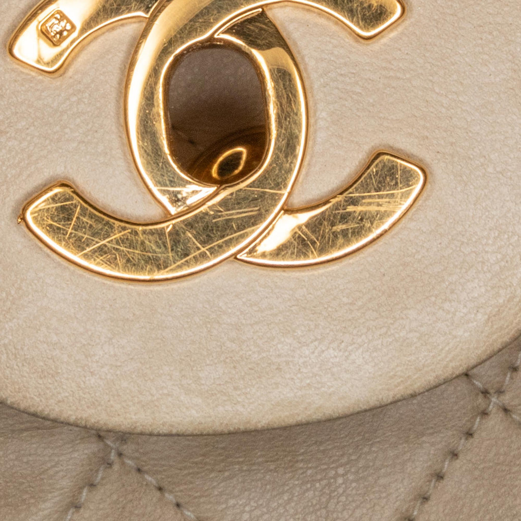 Chanel Small Classic Lambskin Double Flap (SHG-1zFtgm)