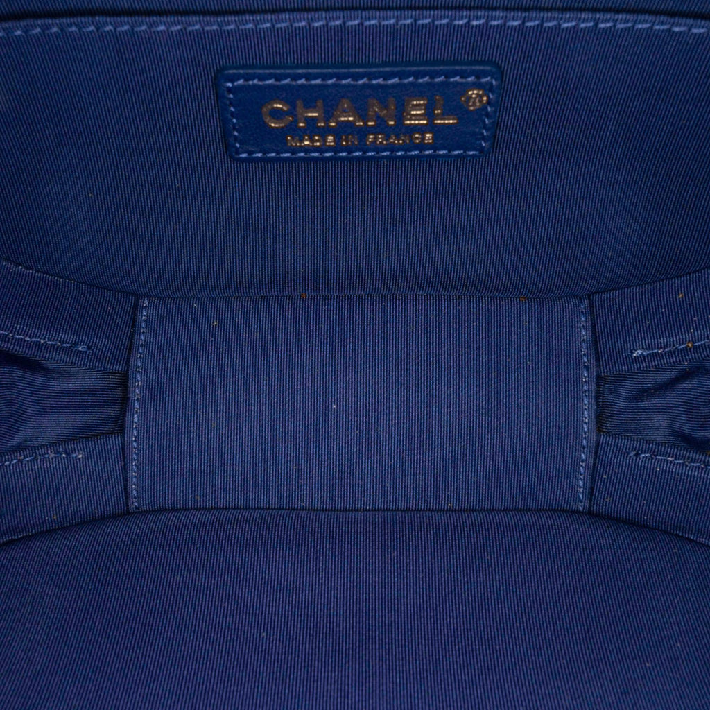 Chanel Small Crumpled Calfskin Vanity Case (SHG-Ny4Twz)